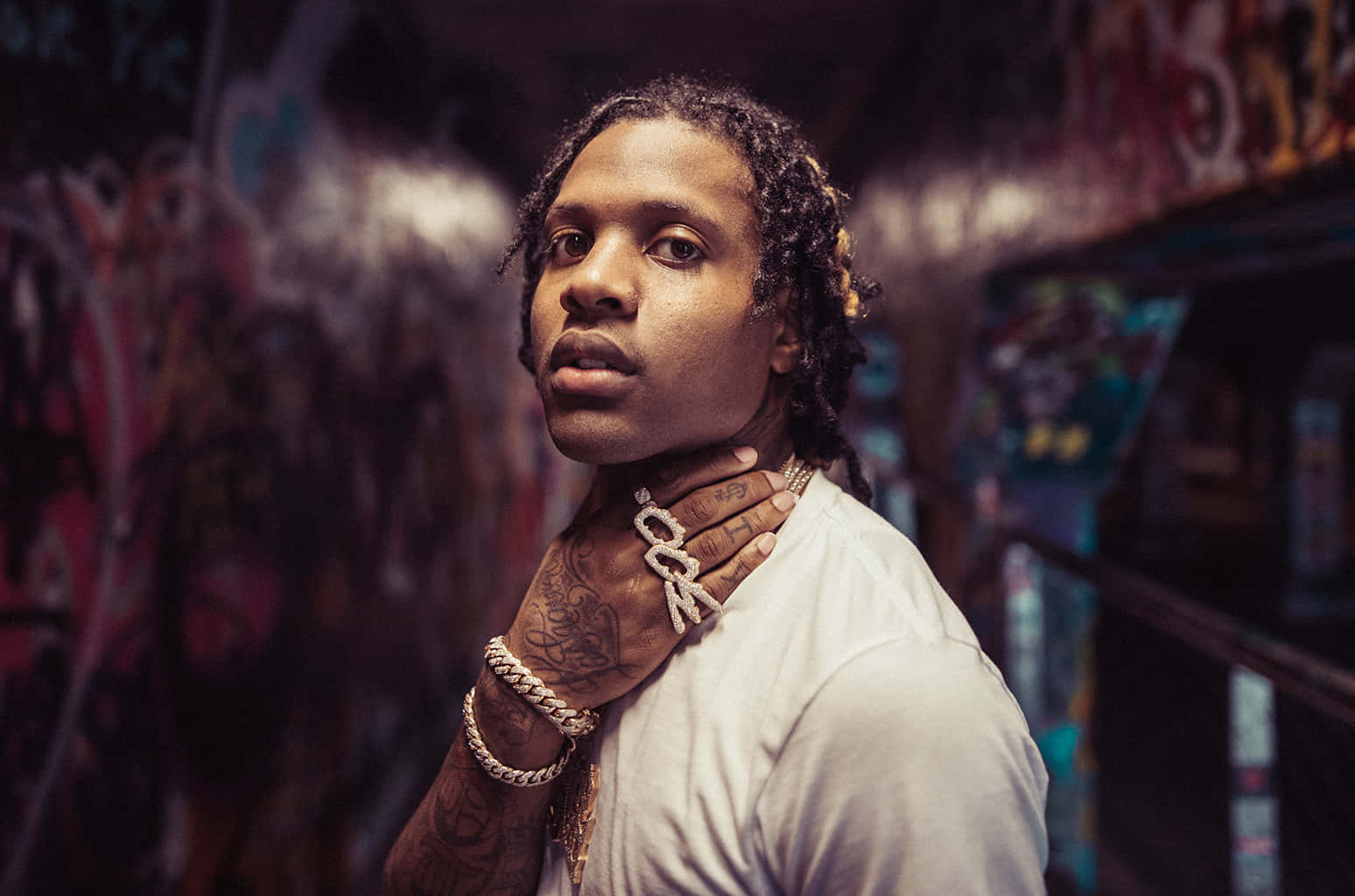 Lildurk In Posa Durante Un Photoshoot Urbano