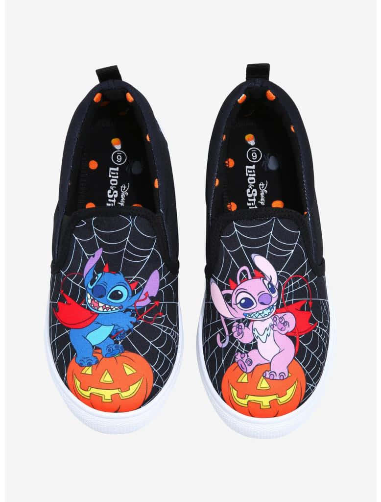 Enjoy the spooky spirit of Halloween with Lilo&Stitch! Wallpaper