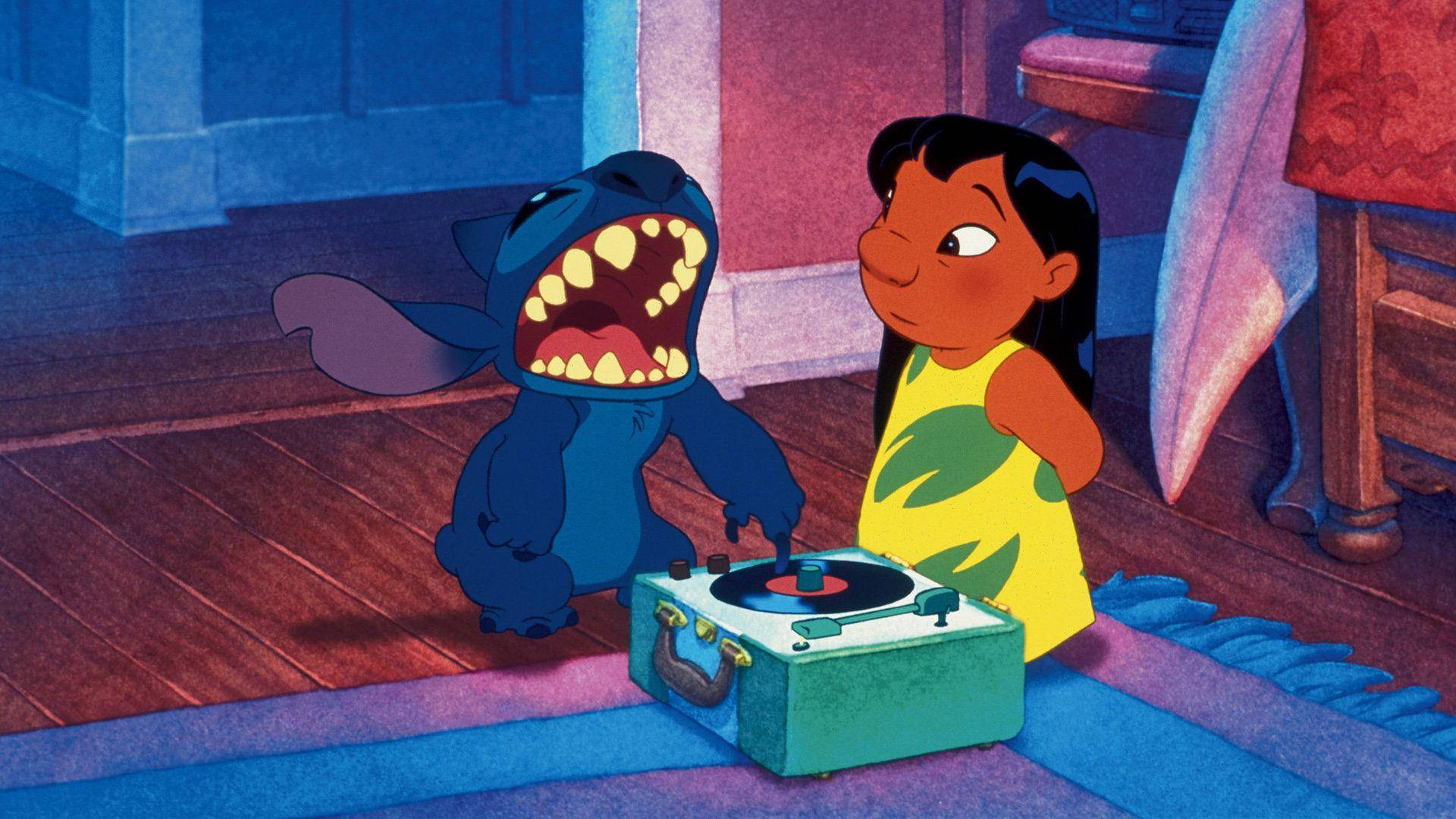 Liloy Stitch Tocando Un Disco De Vinilo. Fondo de pantalla