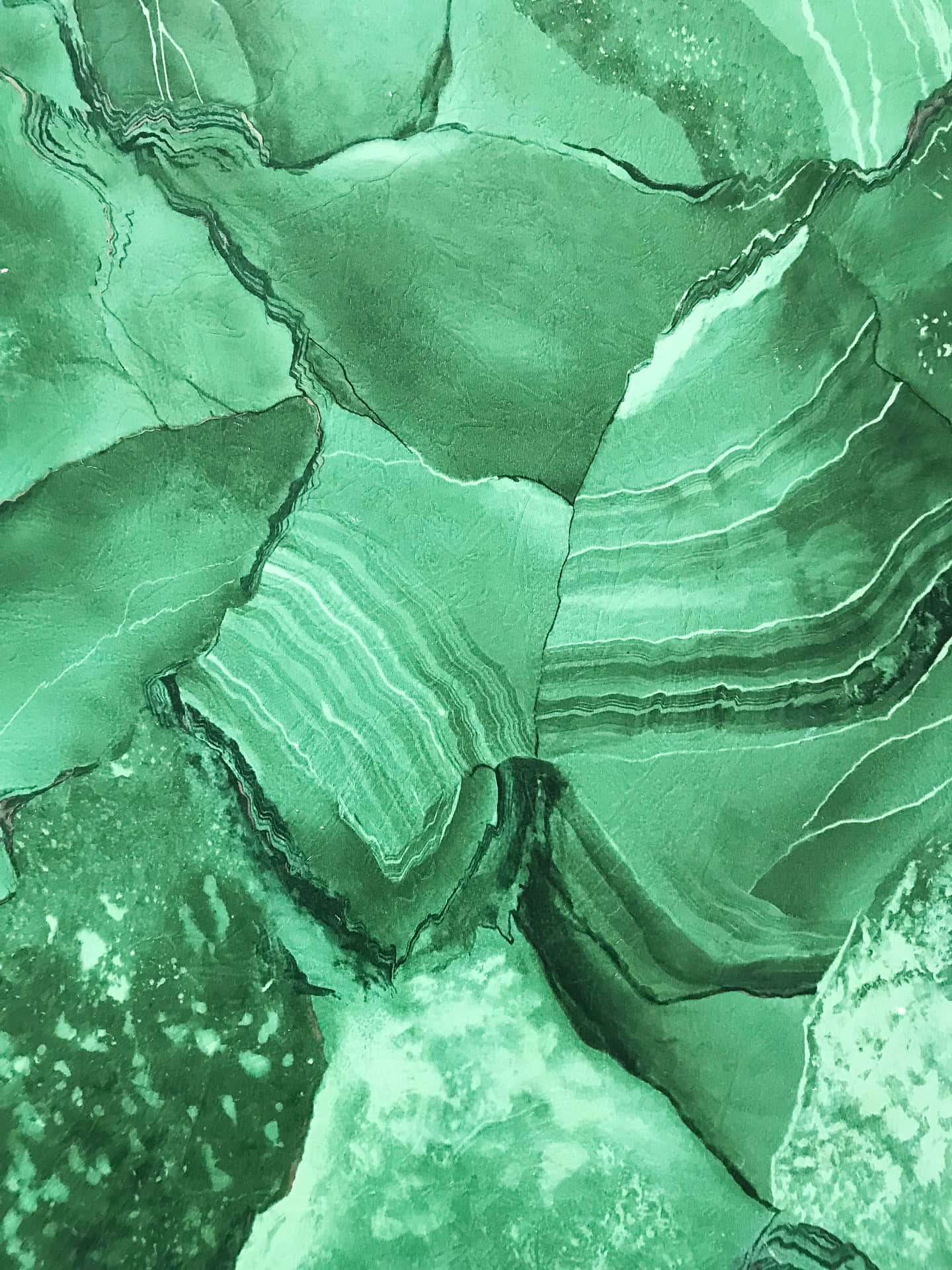 Eingemälde Von Grünen Felsen Und Wasser Wallpaper