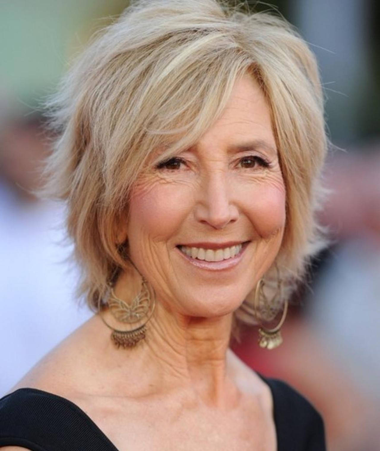 Lin Shaye In Black Outfit Wallpaper