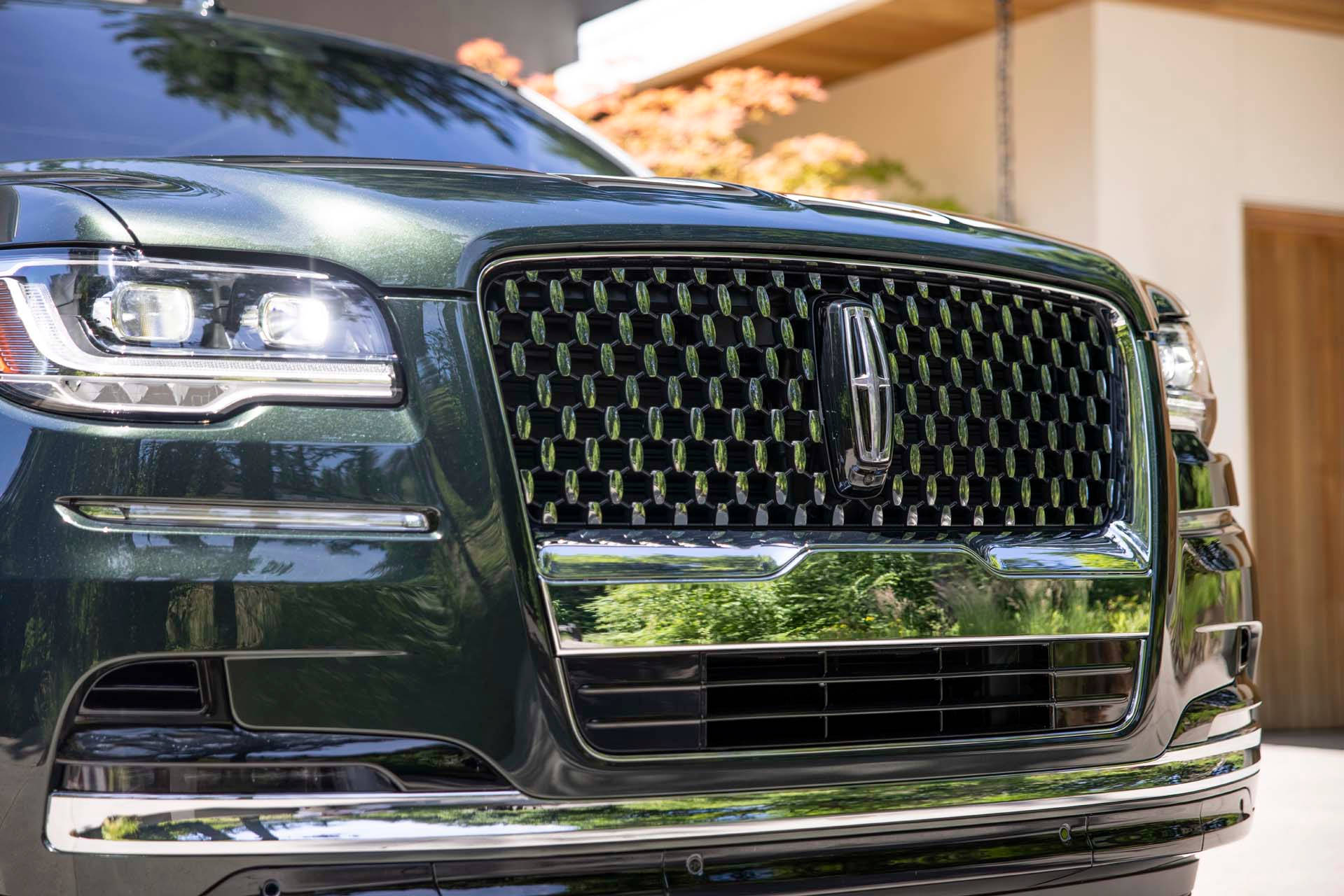 Lincoln Car Front Grill Detail Wallpaper