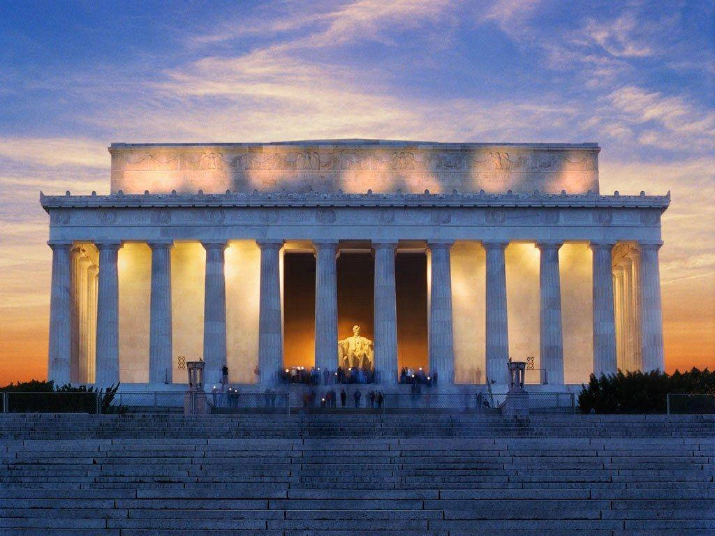 Monumentoa Lincoln Con Cielo Naranja Y Azul. Fondo de pantalla