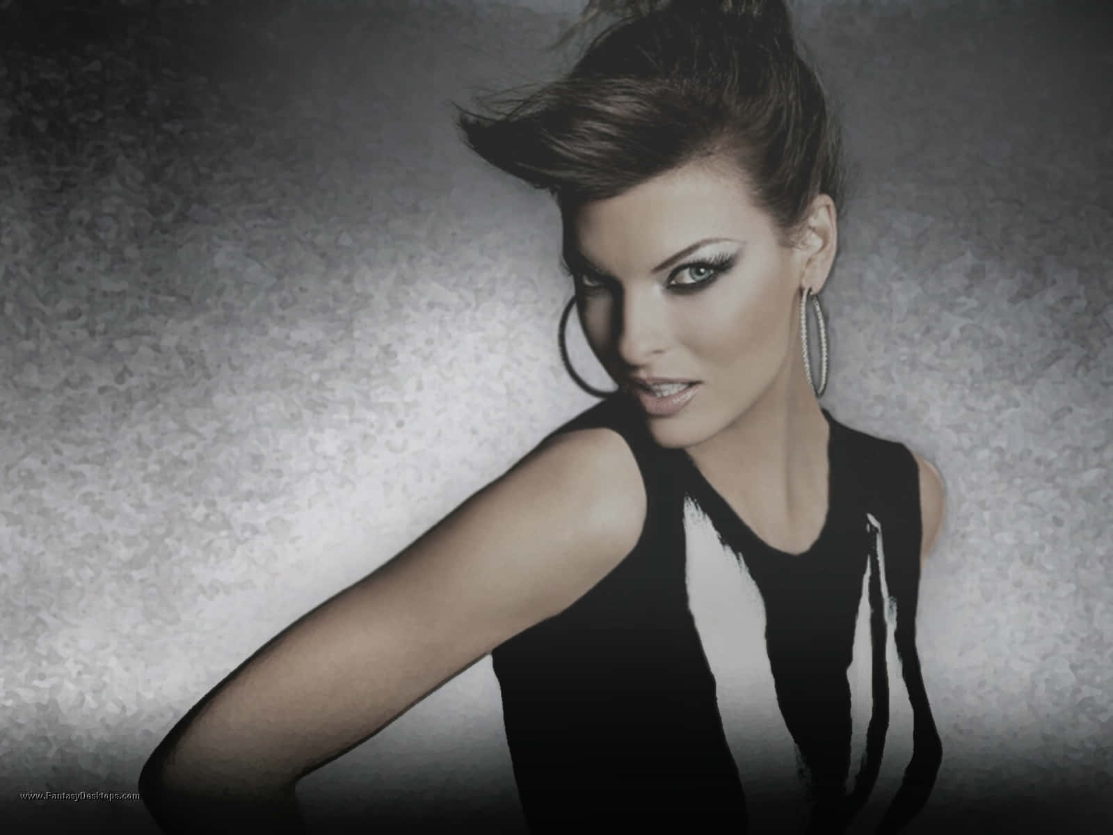 Linda Evangelista Posing In A Sophisticated Photoshoot Wallpaper