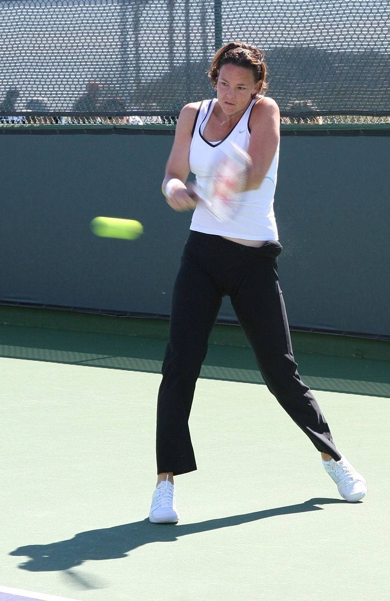 Lindsay Davenport Hitting Tennis Ball Wallpaper