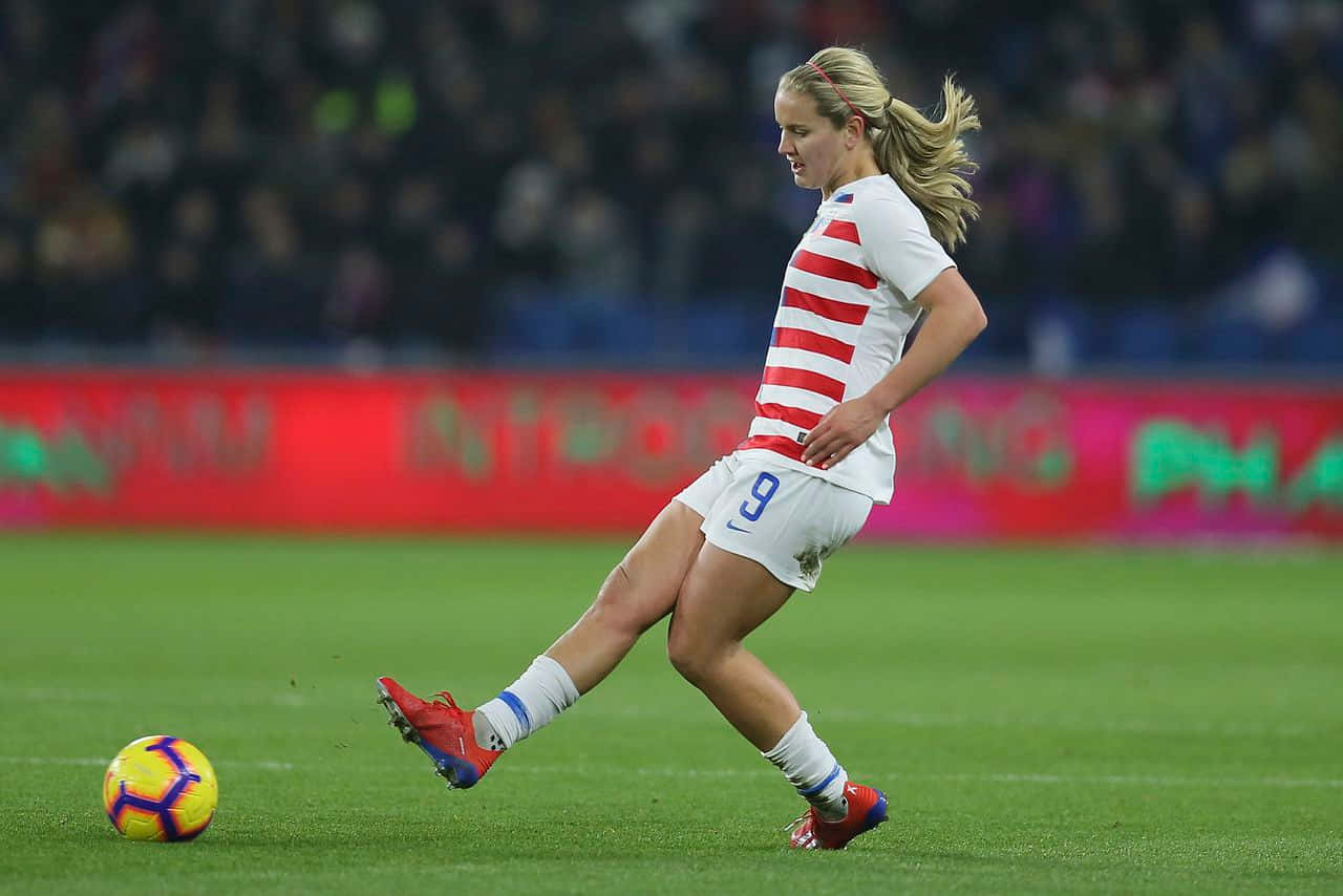 Lindsey Horan Displaying Her Soccer Excellence Wallpaper