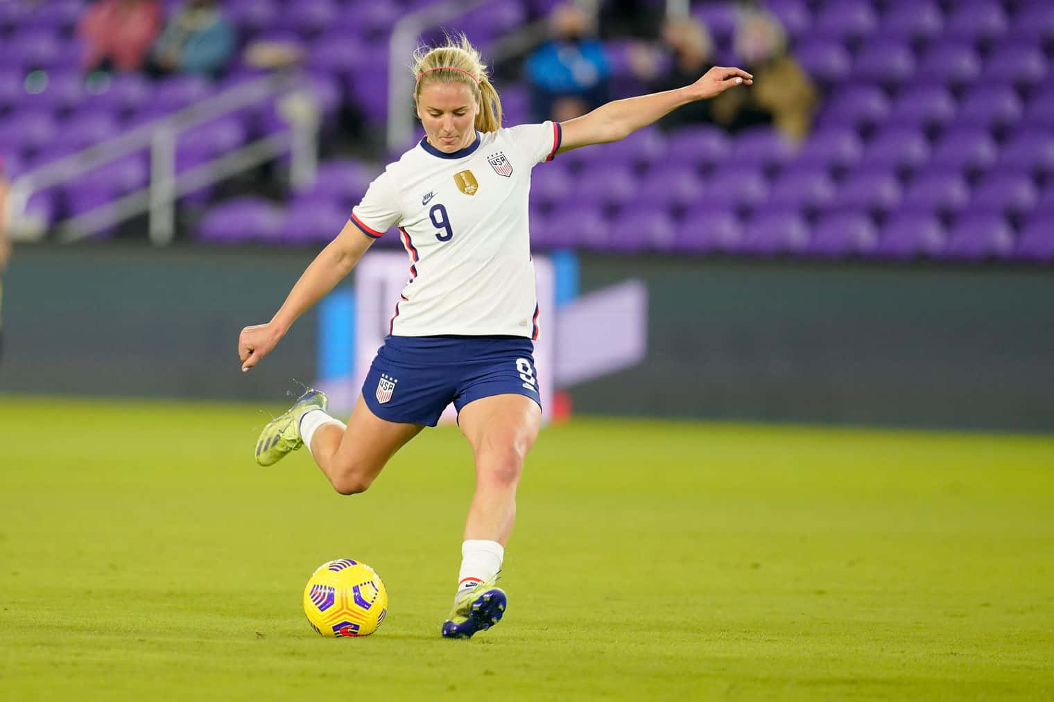 Lindsey Horan Dominating The Soccer Field Wallpaper