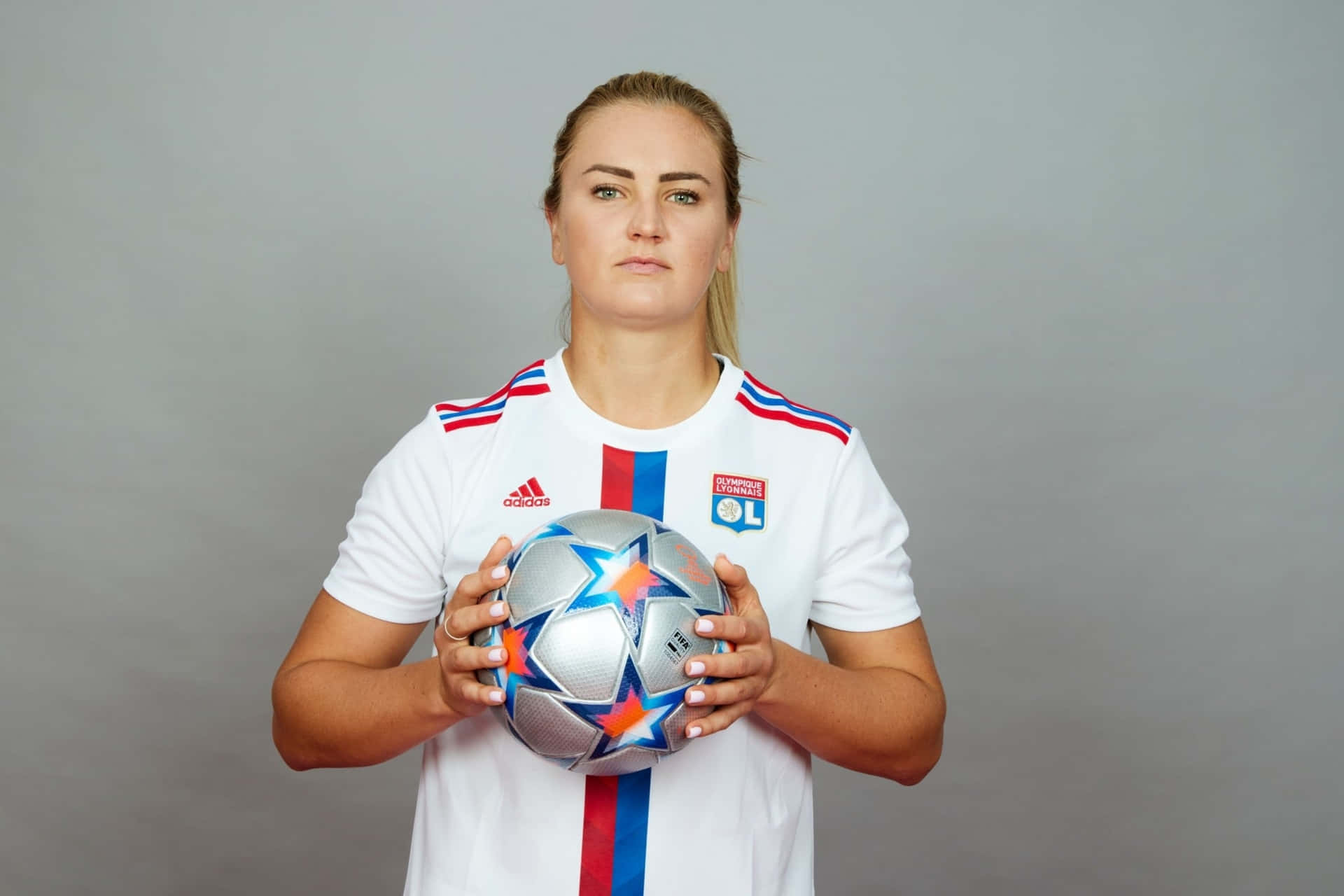 Lindsey Horan In Action Wallpaper