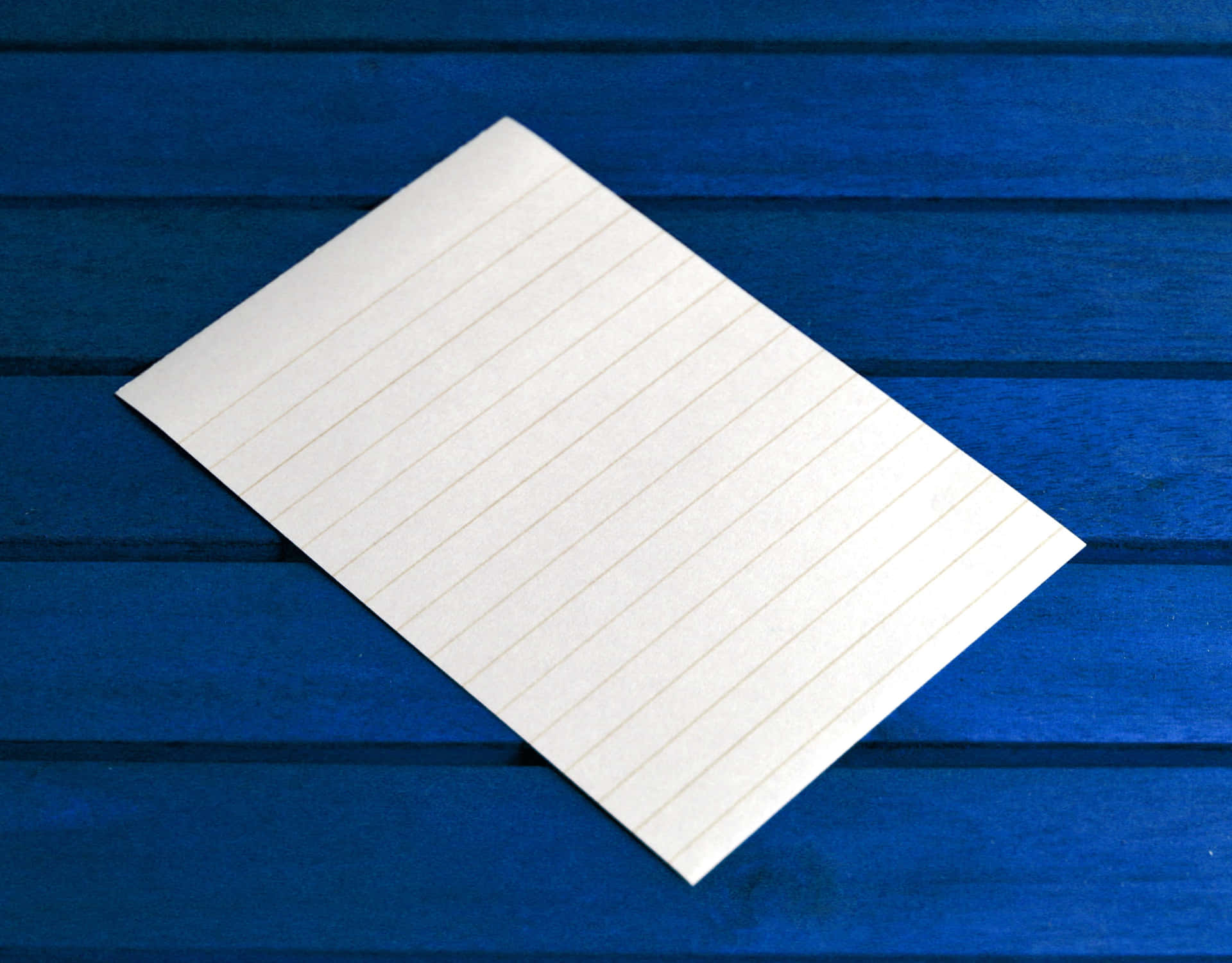 Regelmæssigt Papir, Baggrund med Linier til Skrivebordet