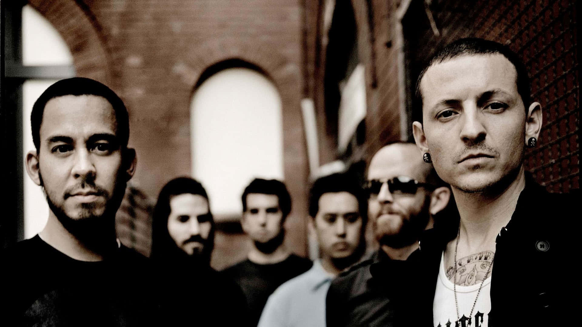 Det ikoniske alternative rock band, Linkin Park, er fremhævet i denne tapet. Wallpaper