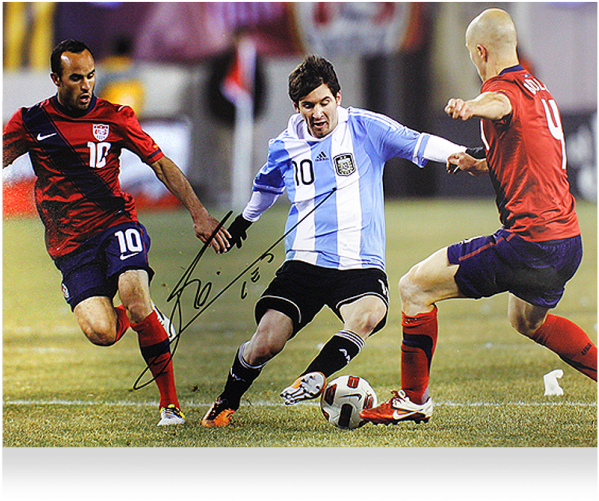 Lionel Messi Dribbling Against U S A Players PNG