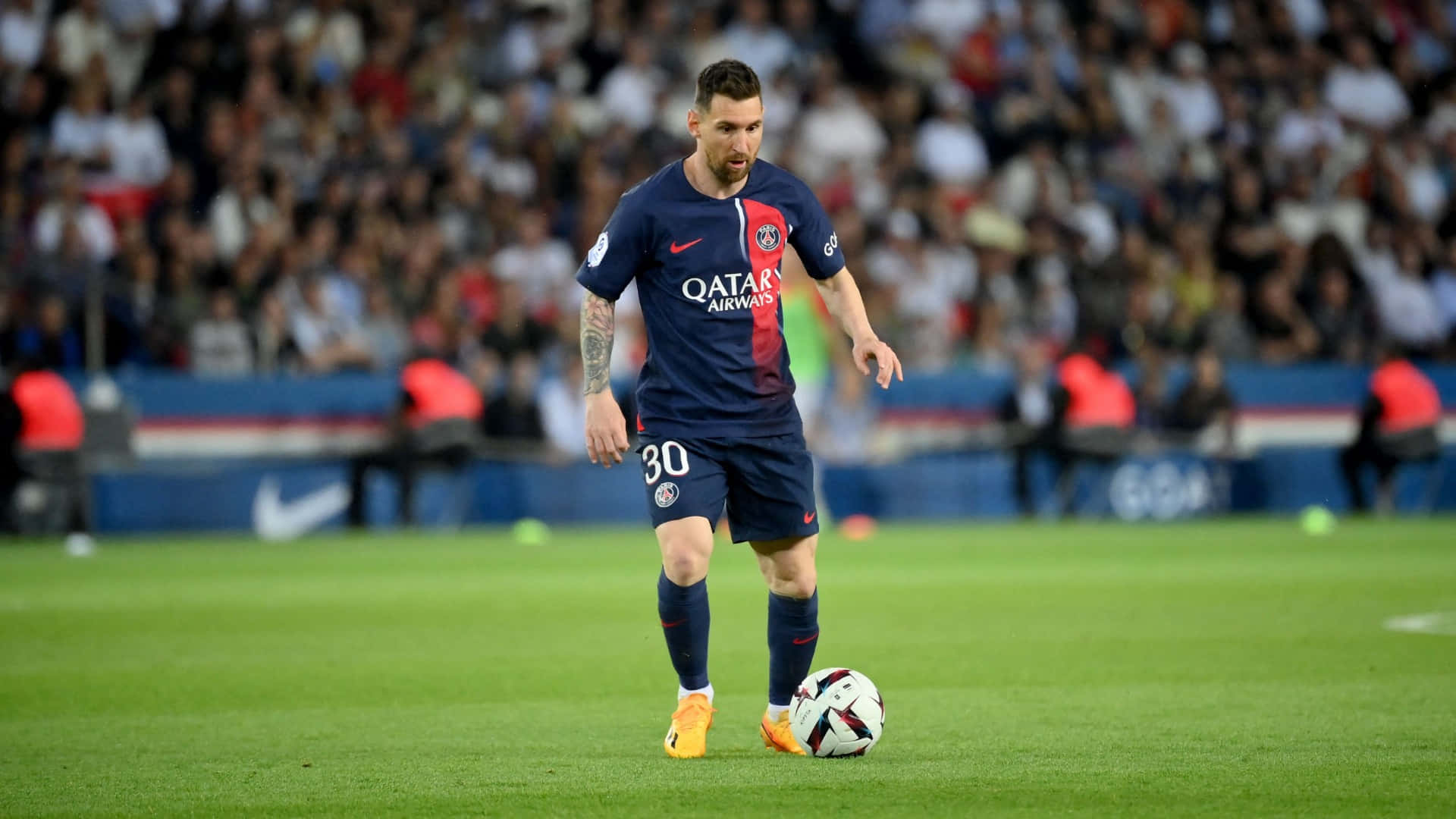 Lionel Messi Dribbling P S G Wallpaper