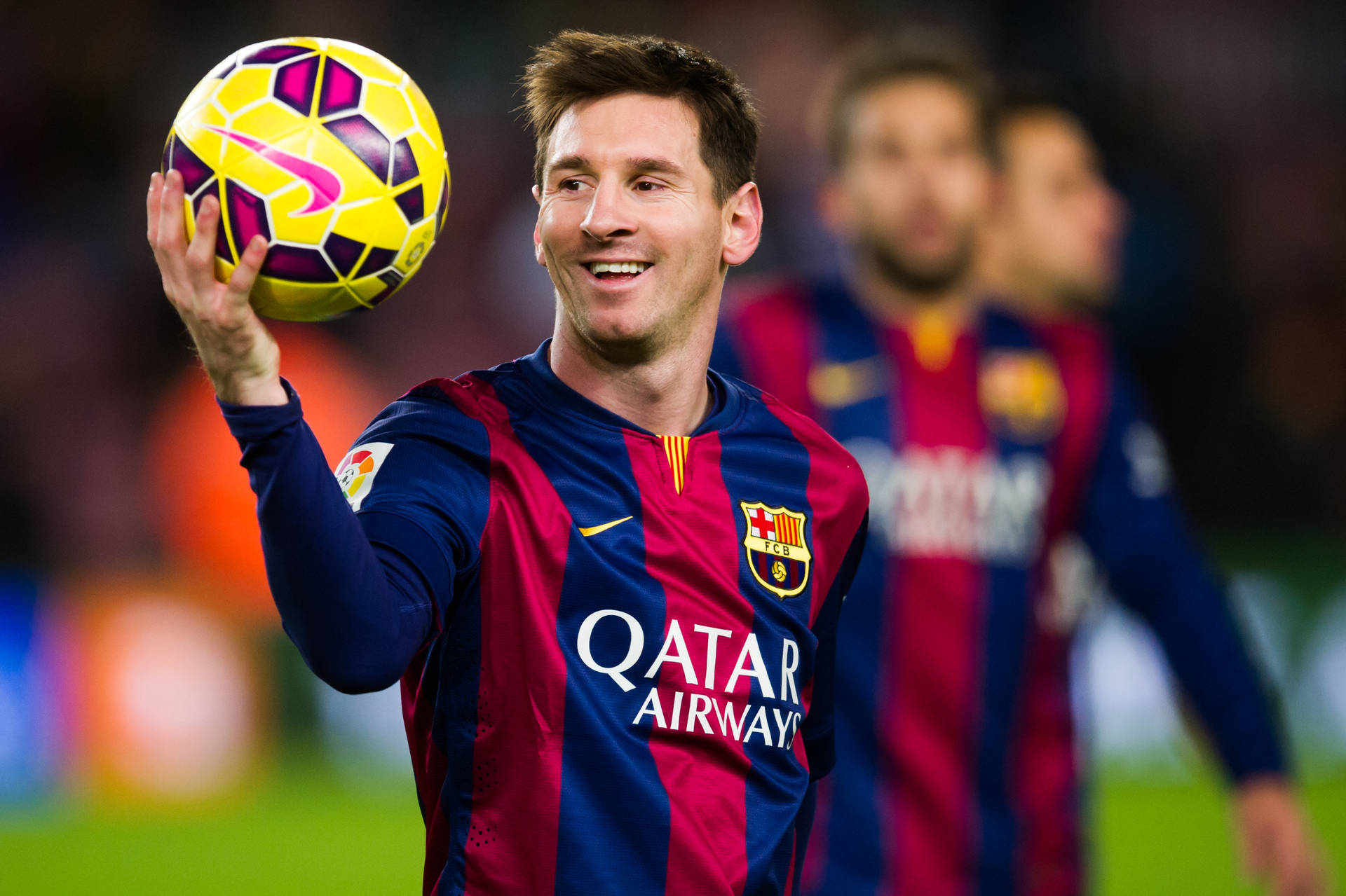 Lionel Messi Con Palla Gialla Sfondo