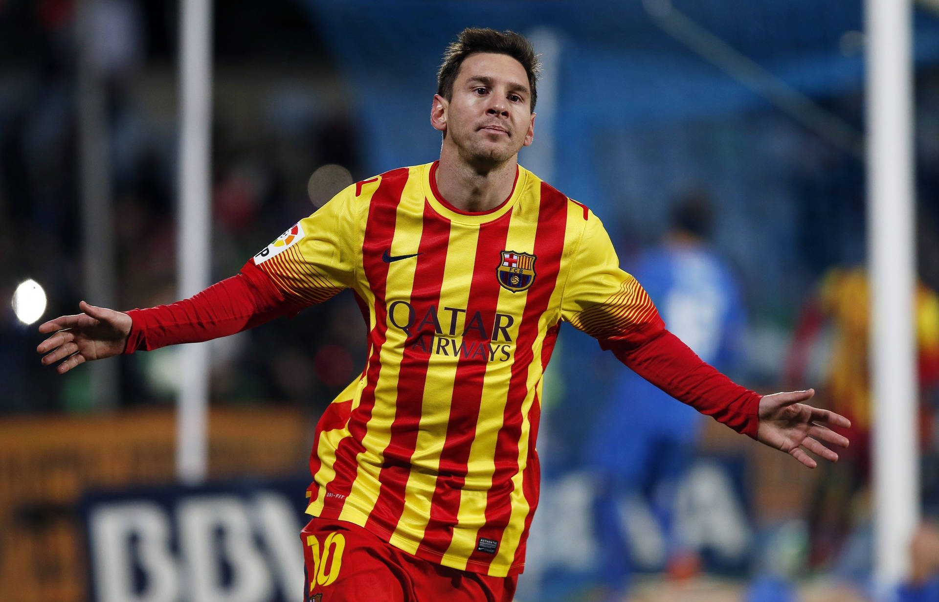 Camisavermelha E Amarela De Lionel Messi. Papel de Parede