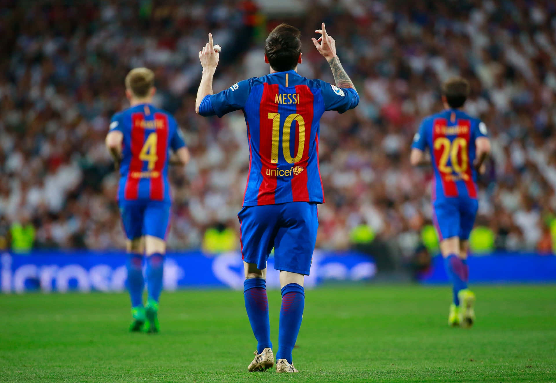"lionel Messi's Iconic Victory Celebration" Wallpaper