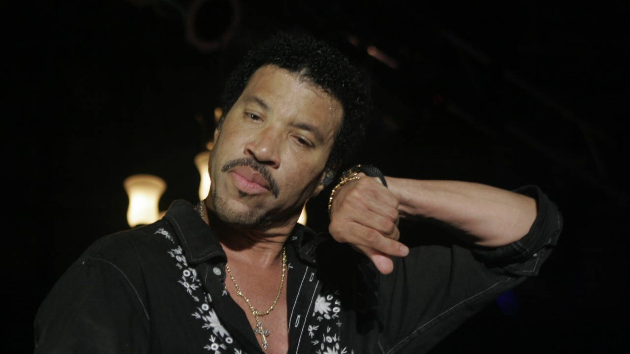 Lionel Richie in an electrifying performance during the Home Coming Tour, 2007 Wallpaper