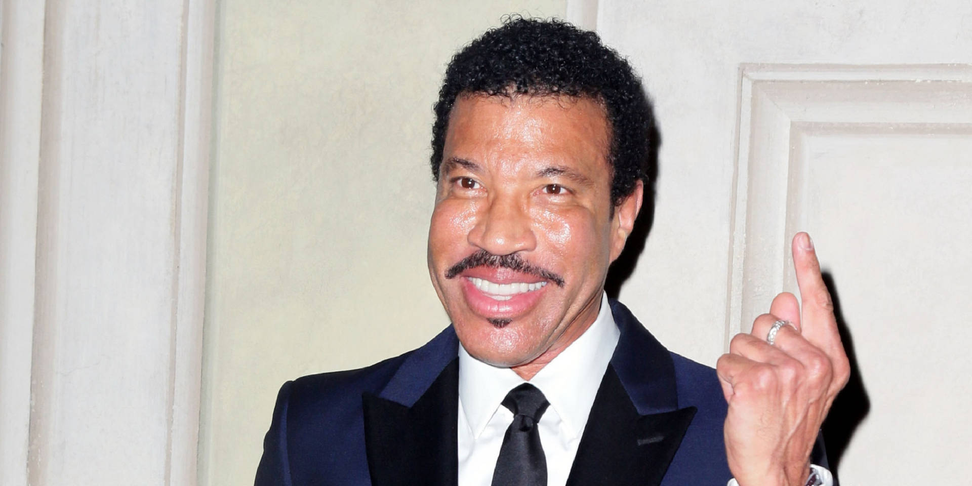 Lionel Richie Iconic Singer And Songwriter Picture