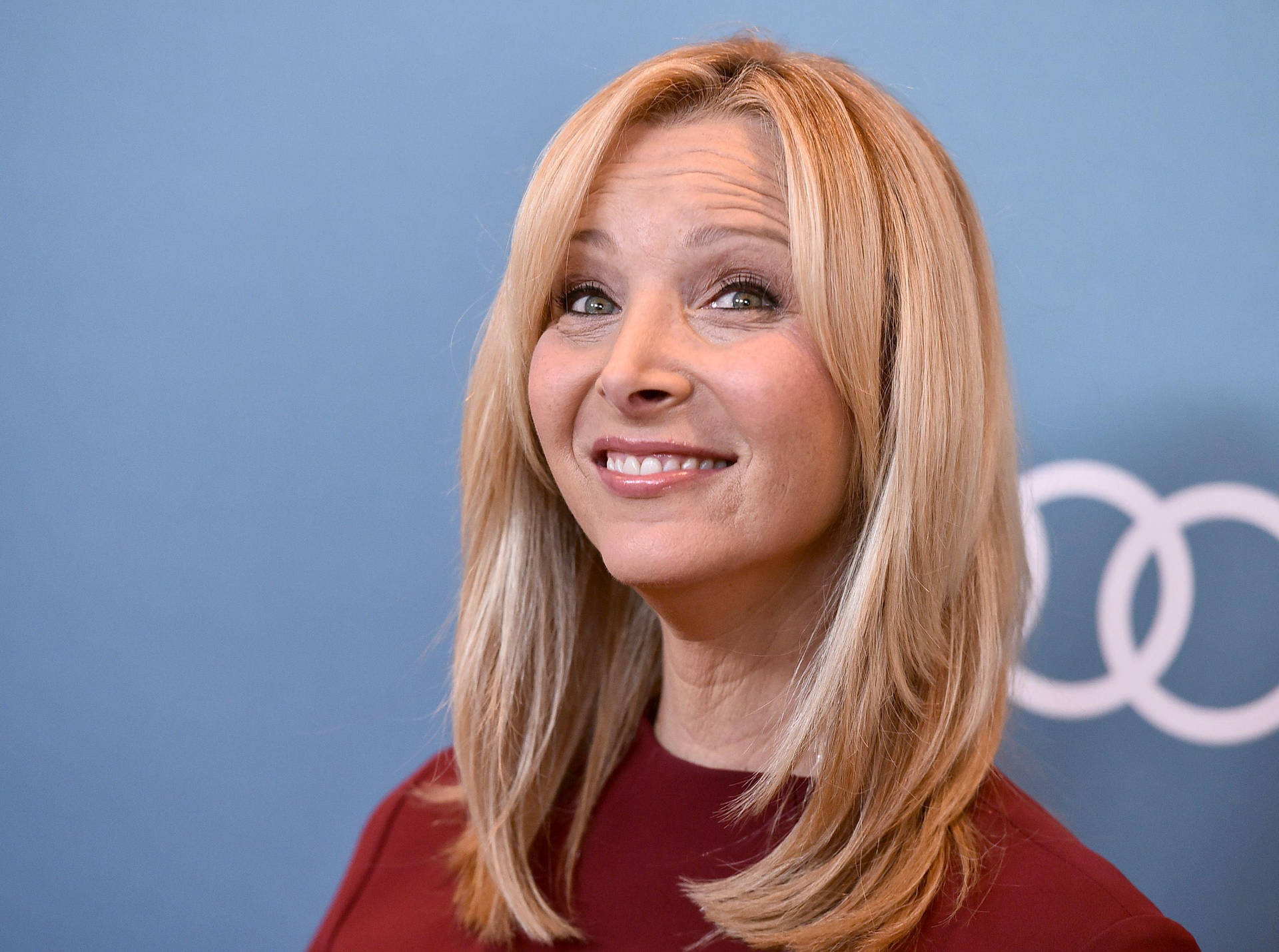 Lisa Kudrow In Red Outfit Wallpaper