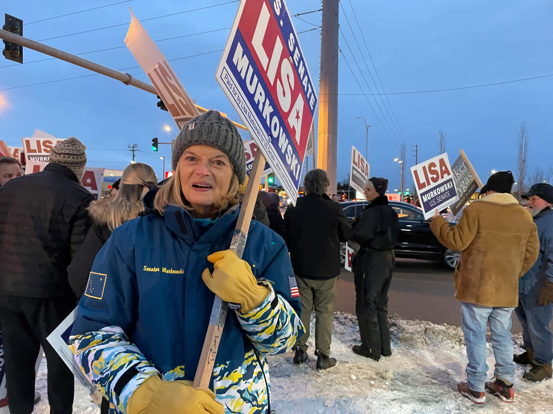 Lisa Murkowski Supporters Holding Signs Wallpaper