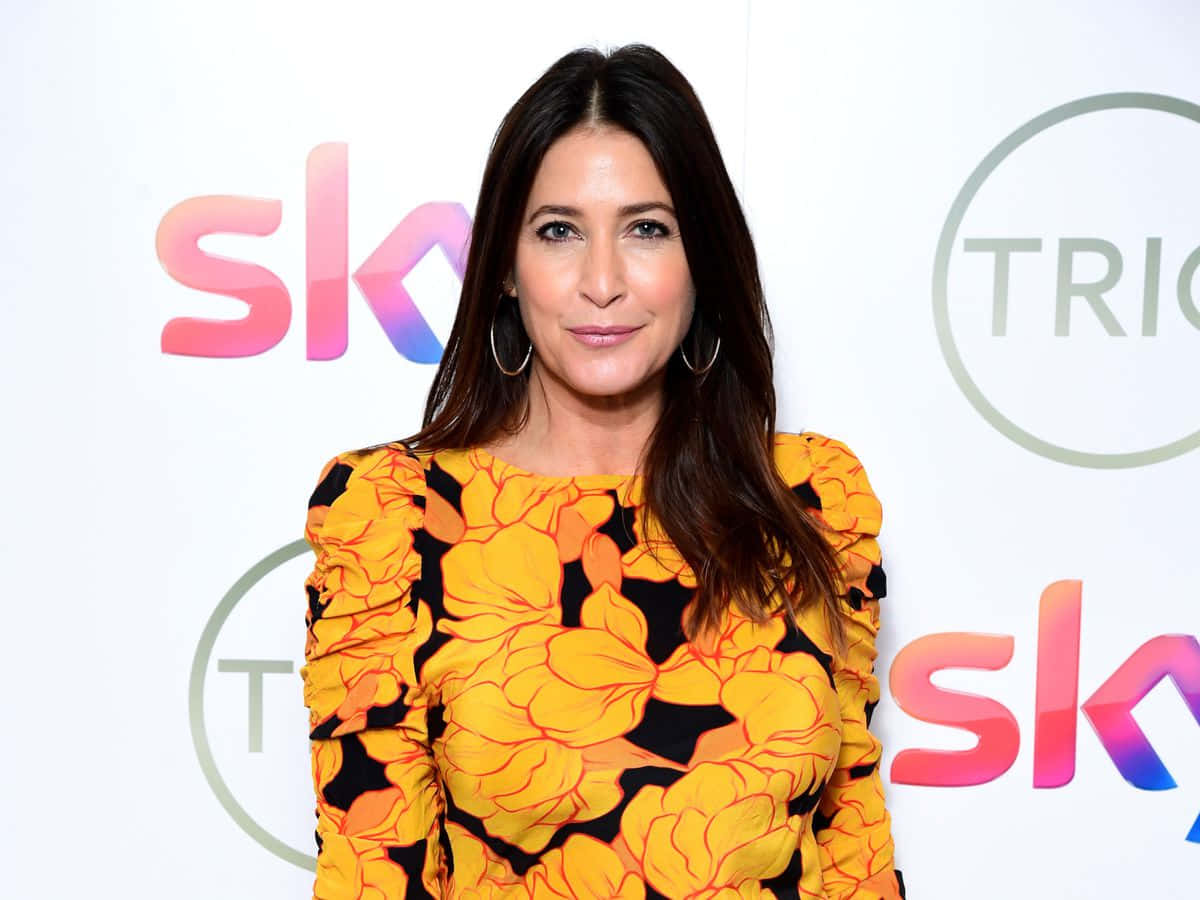 Lisa Snowdon Glamorous In An Elegant Evening Dress Wallpaper