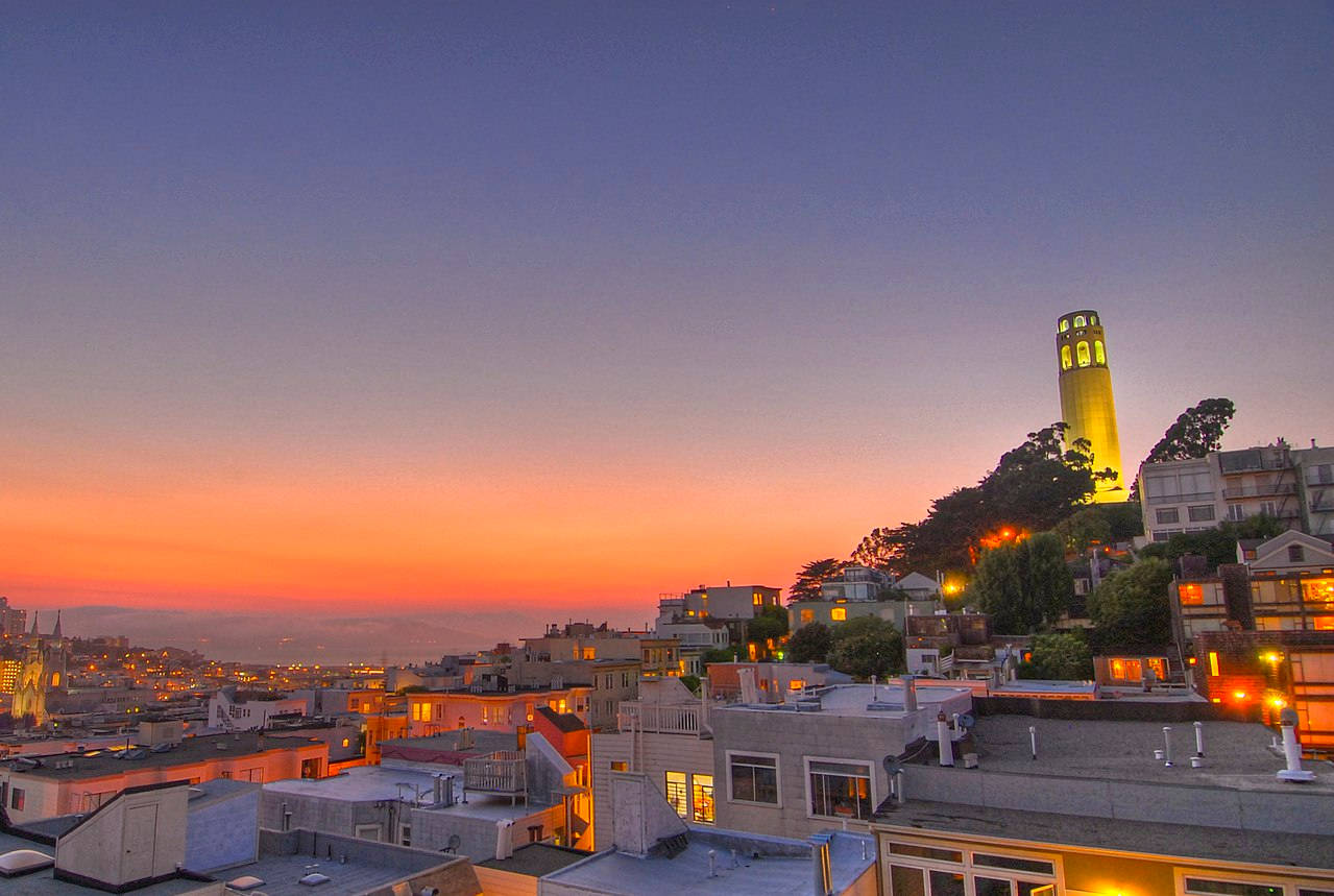 Night time at San Francisco's Coit Tower Wallpaper