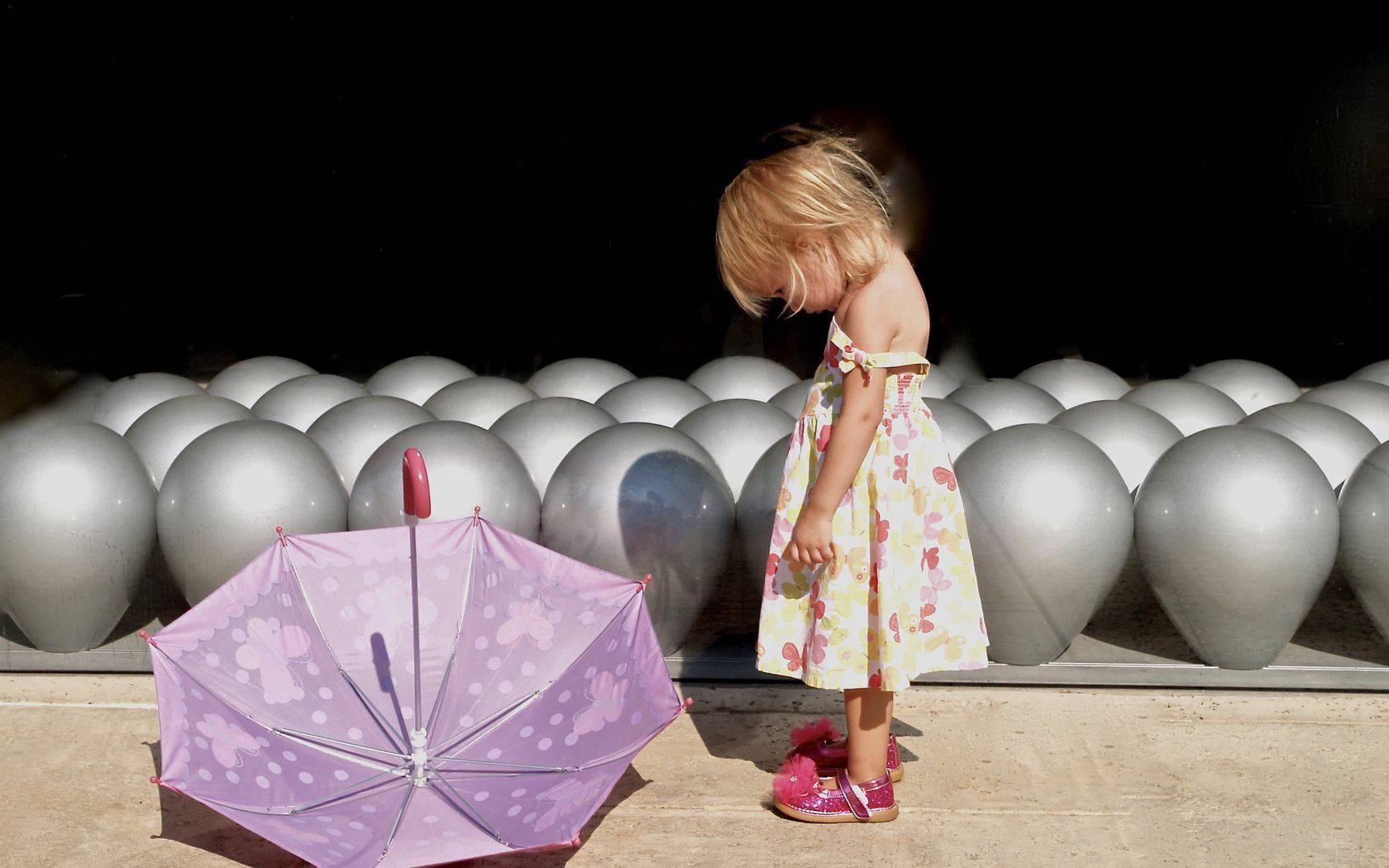 Little Girl With Umbrella Wallpaper