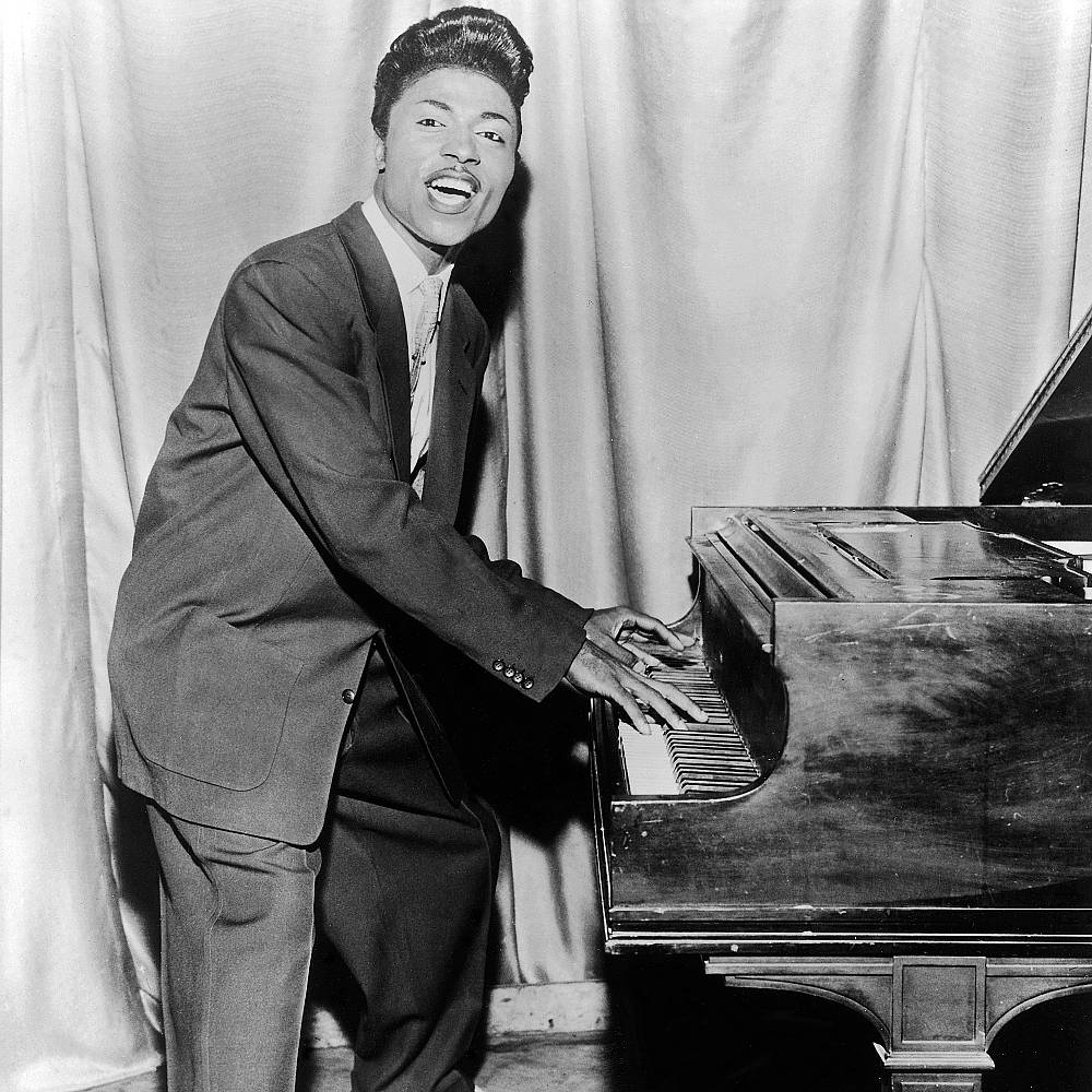 Little Richard Singing Piano Onstage Wallpaper