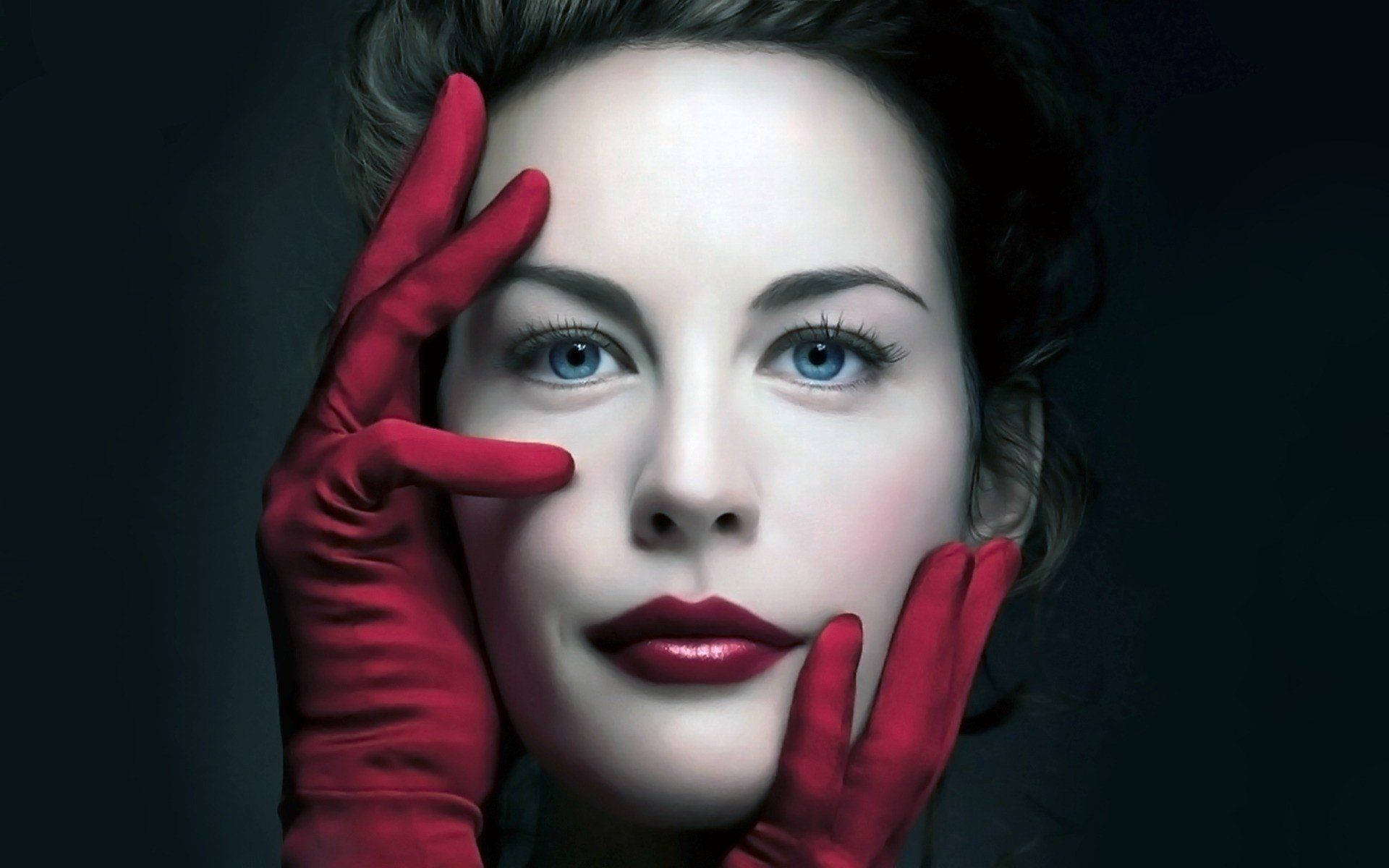 Liv Tyler Hand&Face Photoshoot Wallpaper