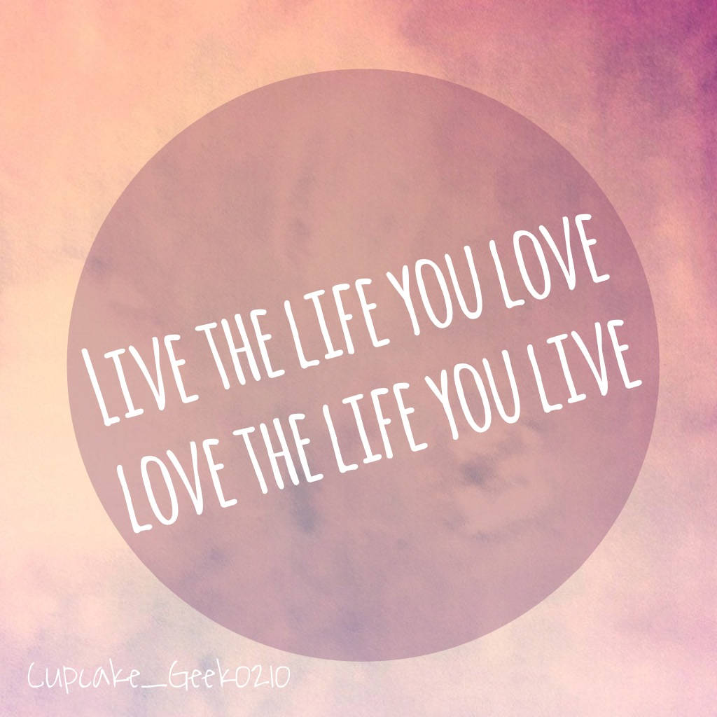 Living Life And Love Cute Positive Quotes Wallpaper