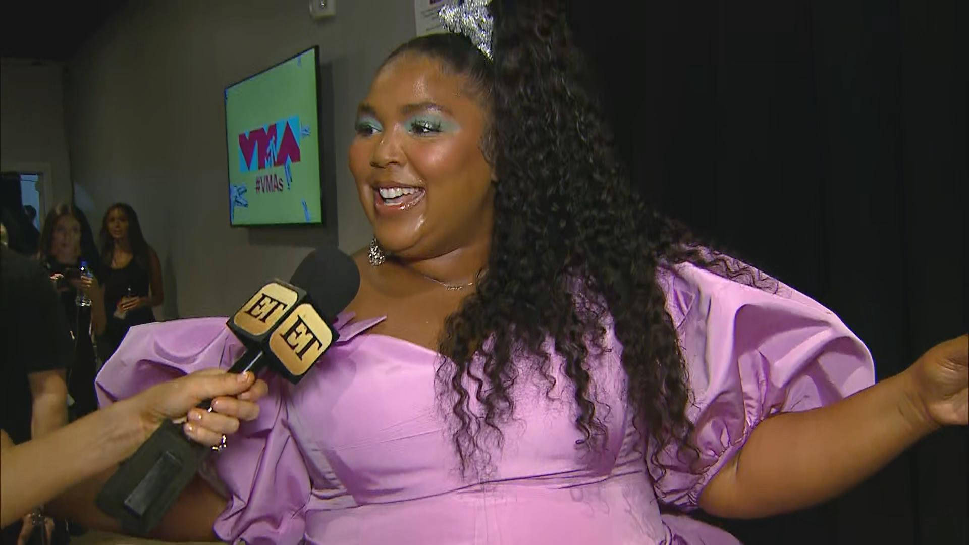 Lizzo Caught On Entertainment Tonight Background