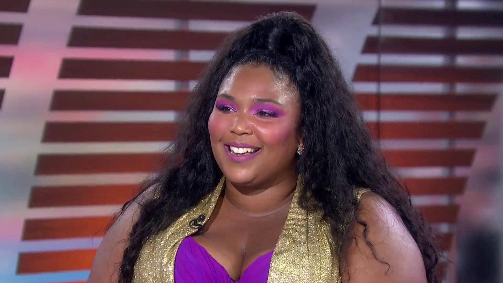 Lizzo In Gold Outfit Background