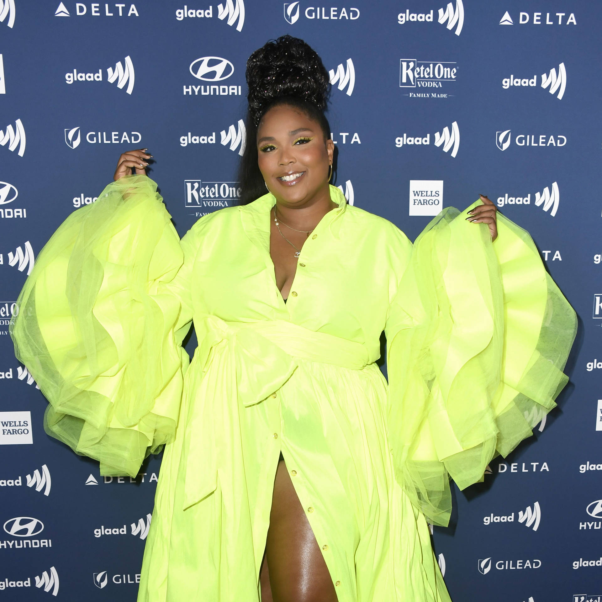 Lizzo In Neon Green Gown Background