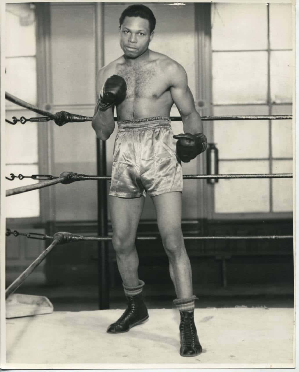Lloyd Marshall With Boxing Gloves At Corner Wallpaper