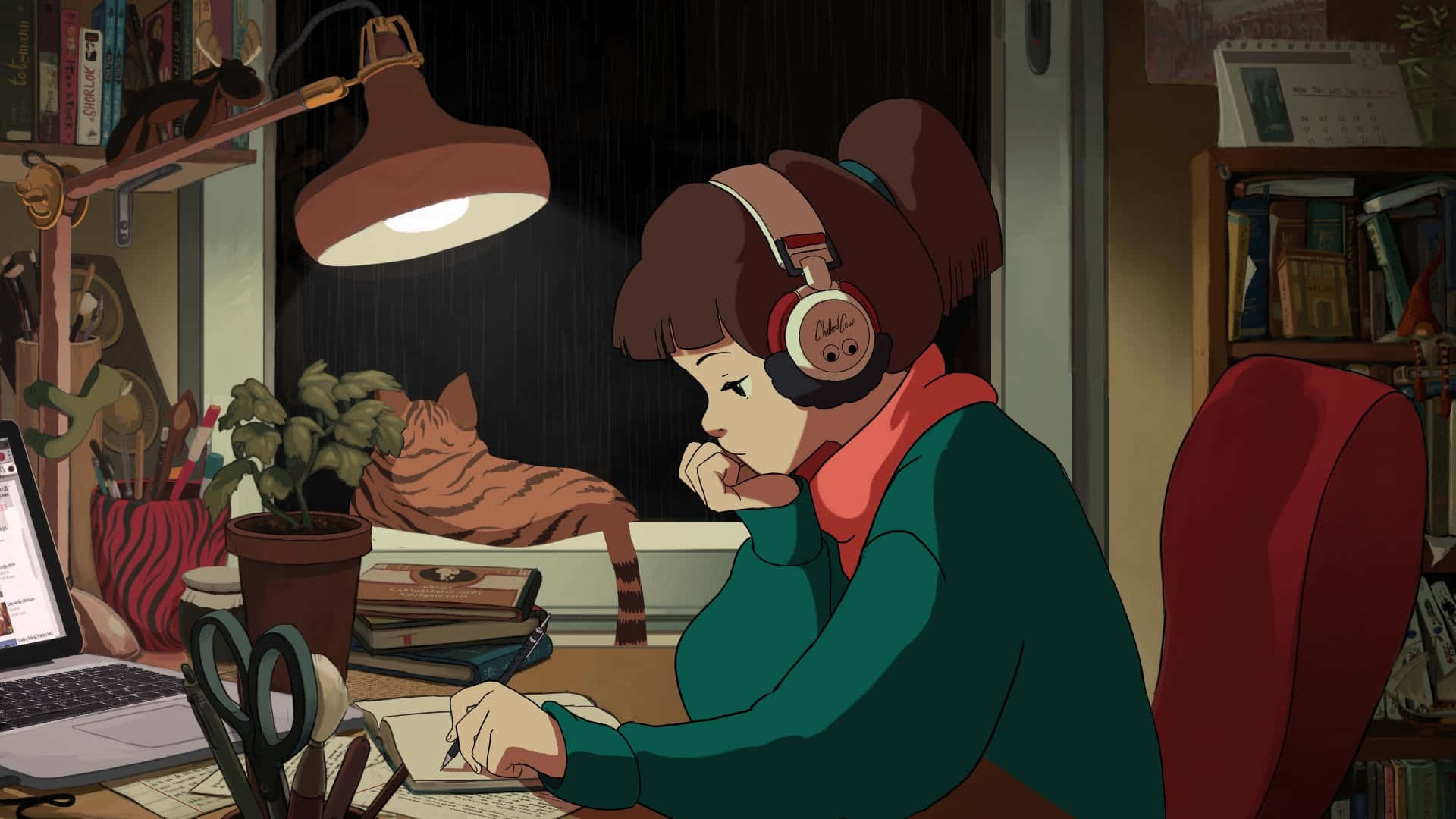 En pige sidder ved et skrivebord med hovedtelefoner på og en kat på sit skød. Wallpaper