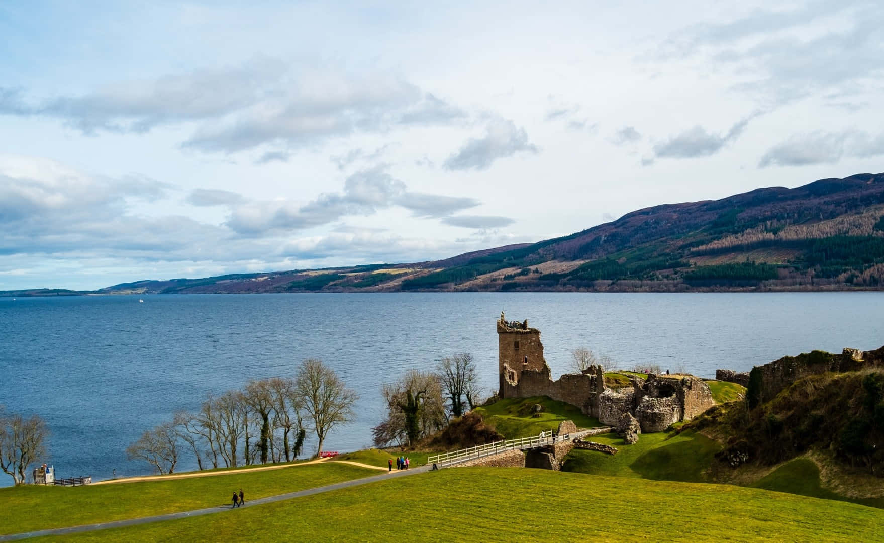 Loch Ness Lake Scenic View Wallpaper