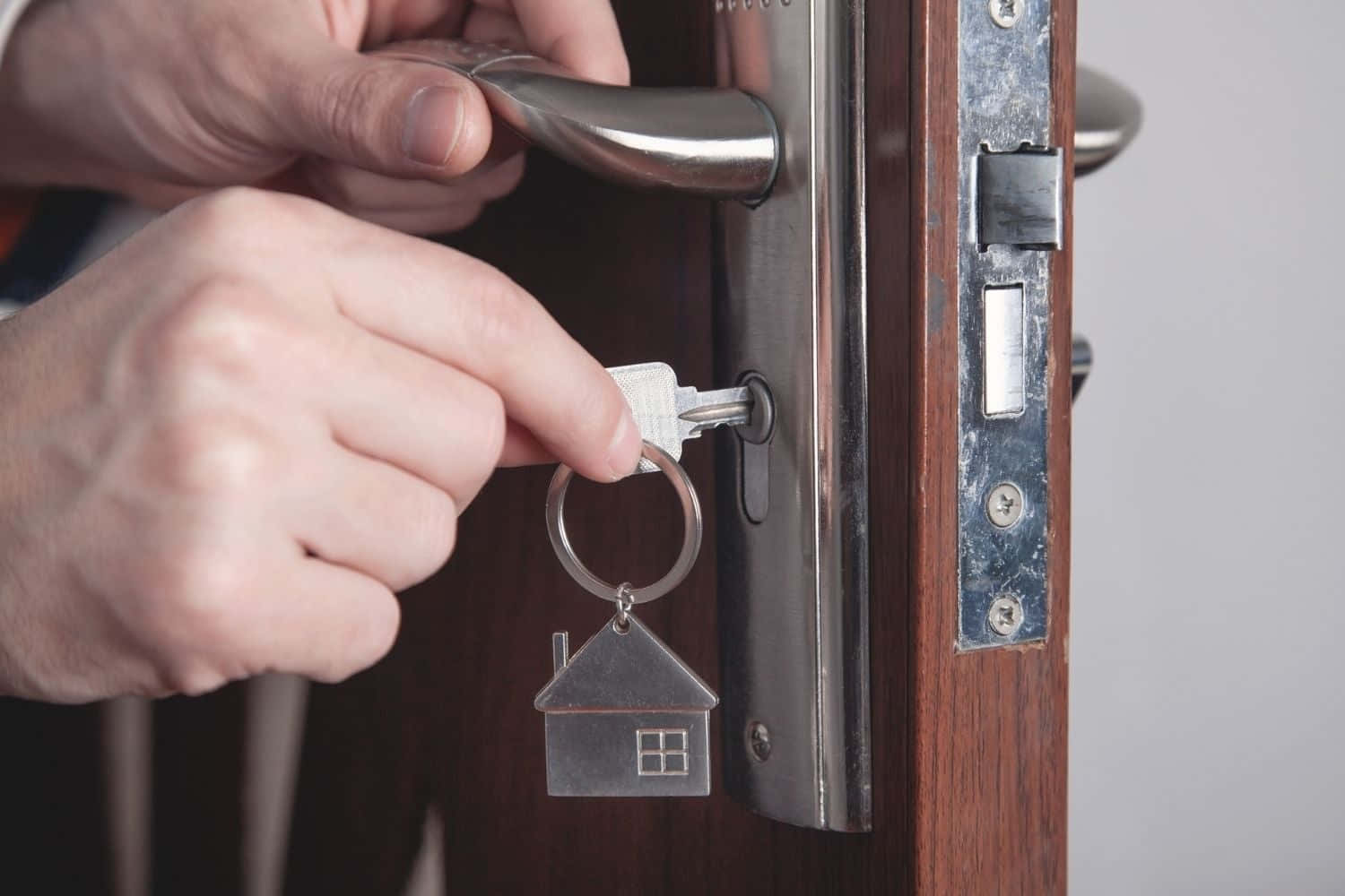 Guard your things from intruders with fradulent locks