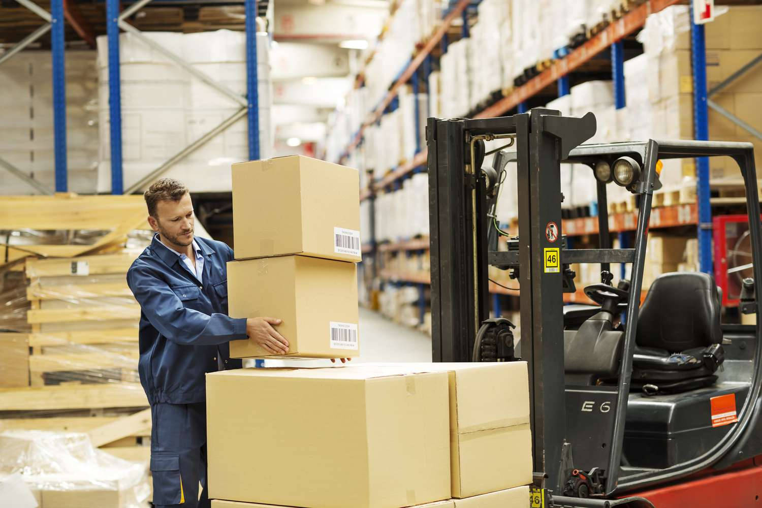 Logistic Service Provider Warehouse Management Operator Wallpaper