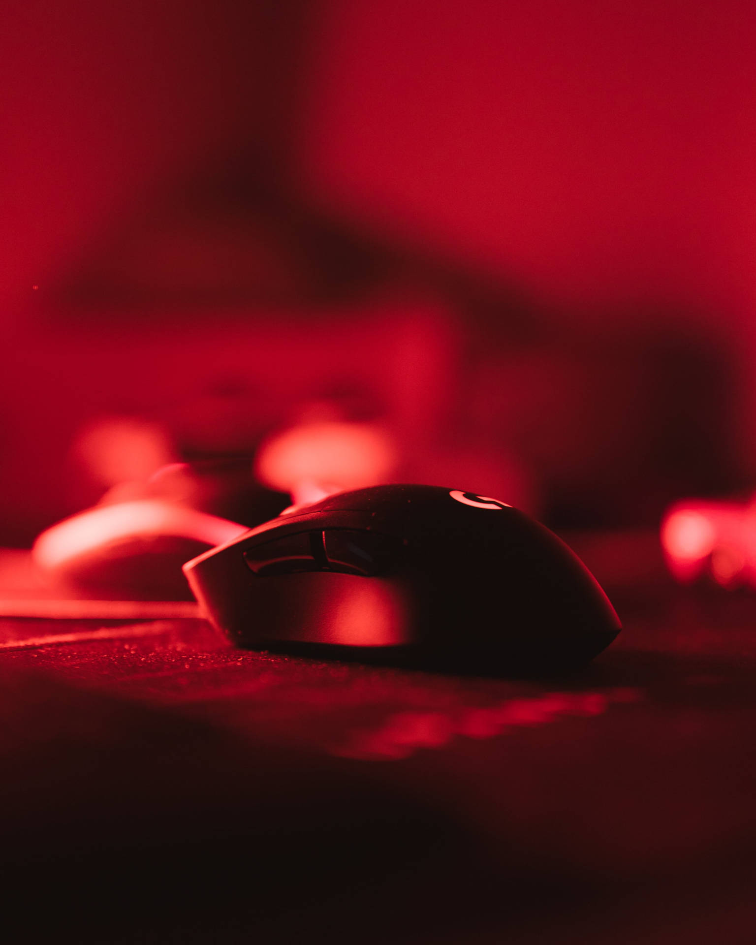 Logitech mus på rød lys skrivebordstapet Wallpaper