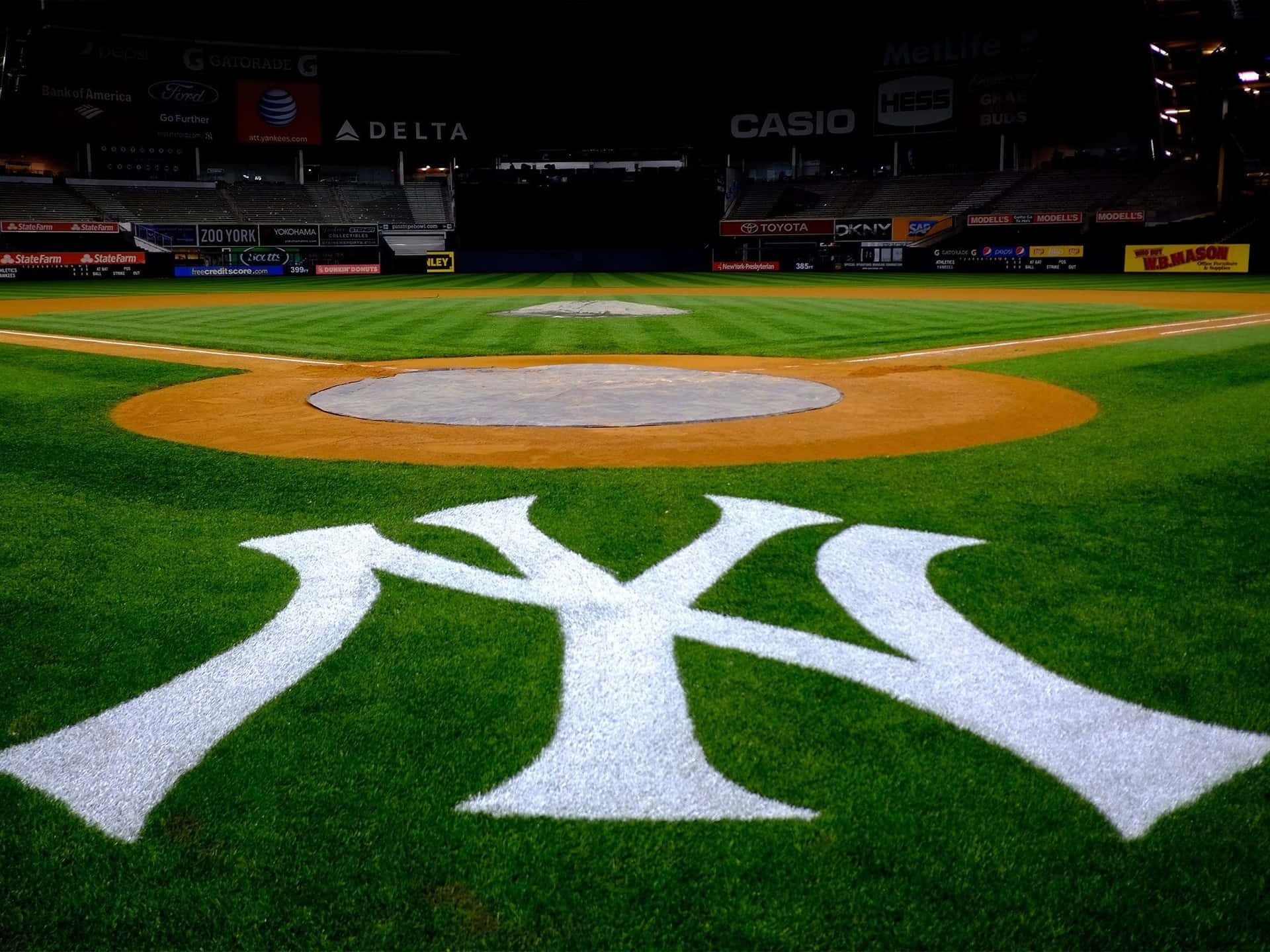 Logode Los New York Yankees Sobre Un Fondo De Azul Desgastado.