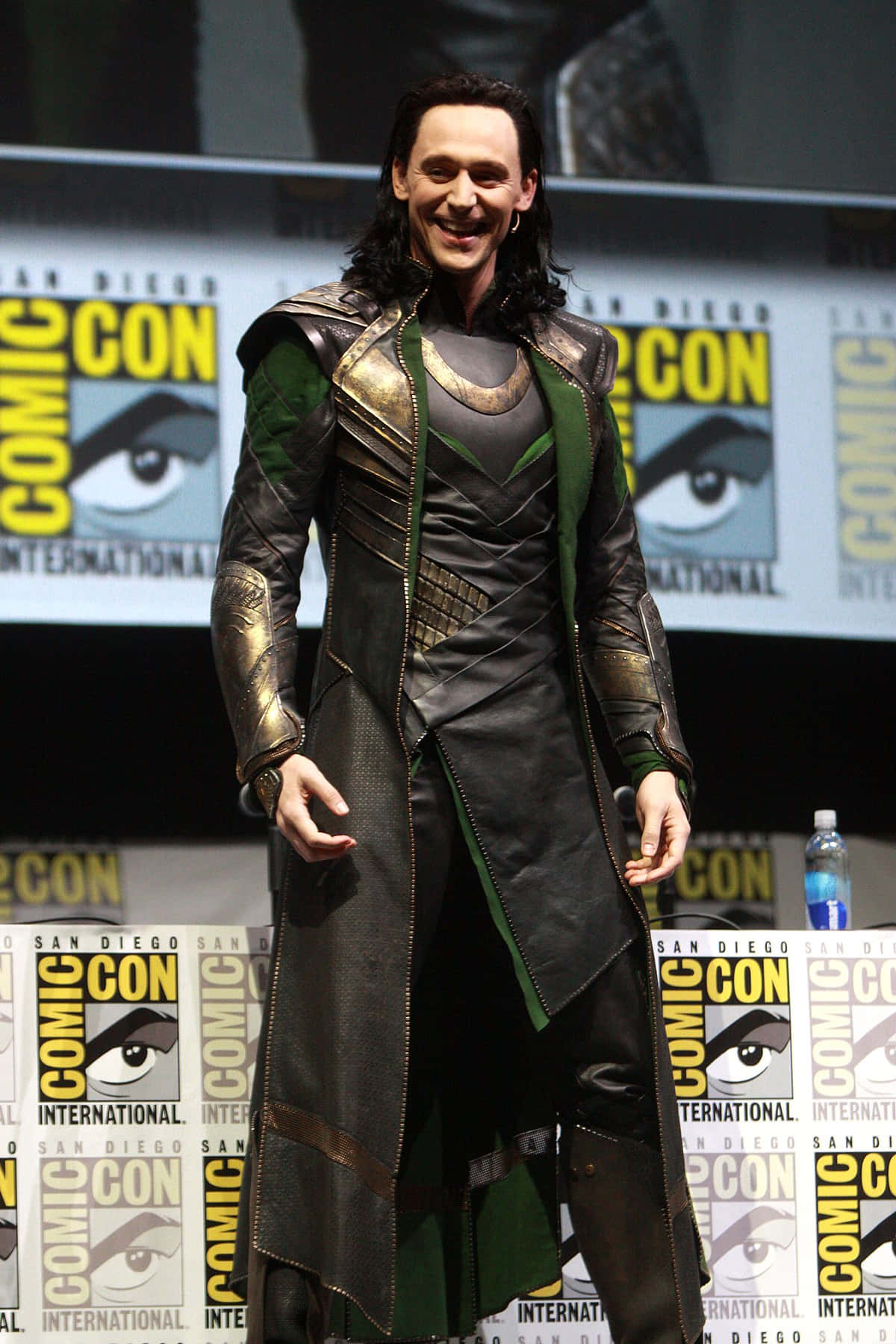 Denlistiga Busmakaren, Loki.
