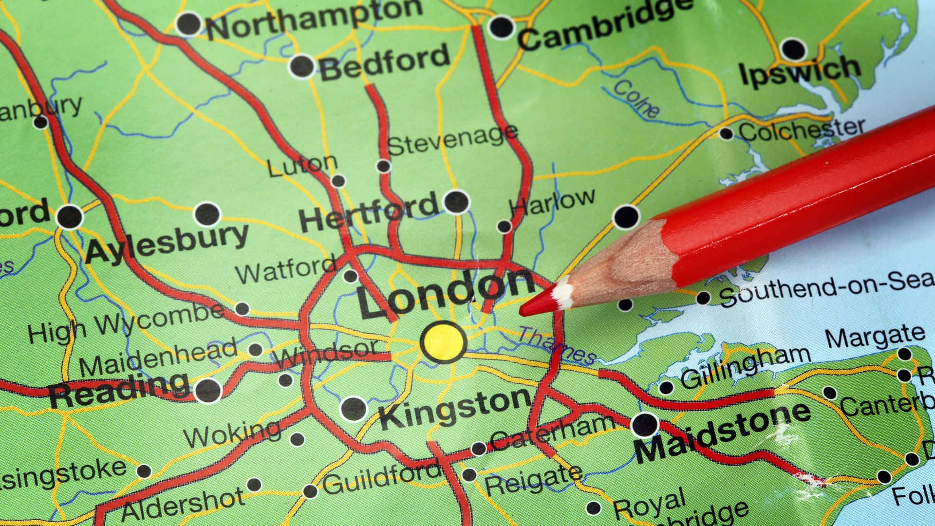Unlápiz Rojo Señala A Londres En Un Mapa.
