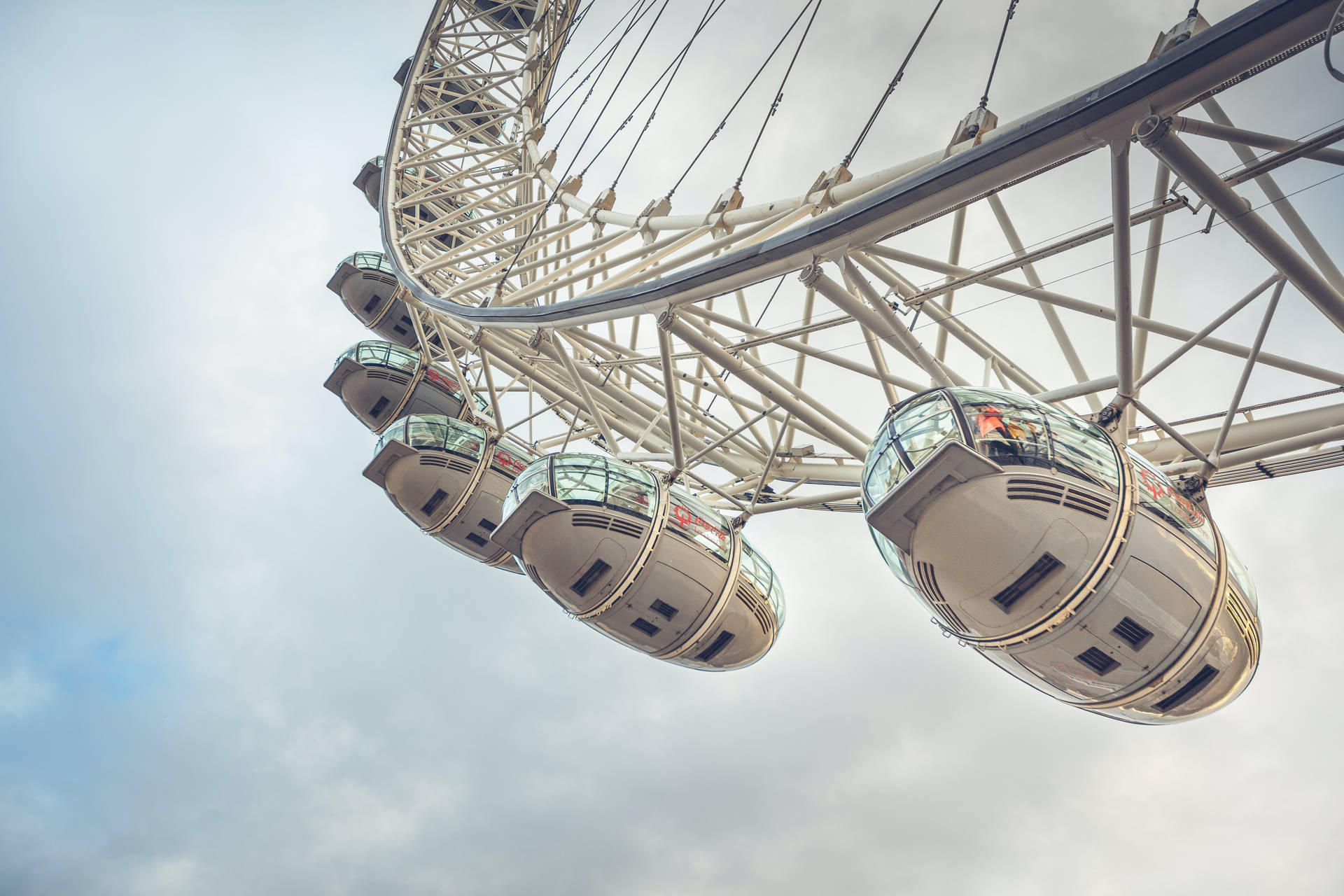 London Eye Capsules England Picture