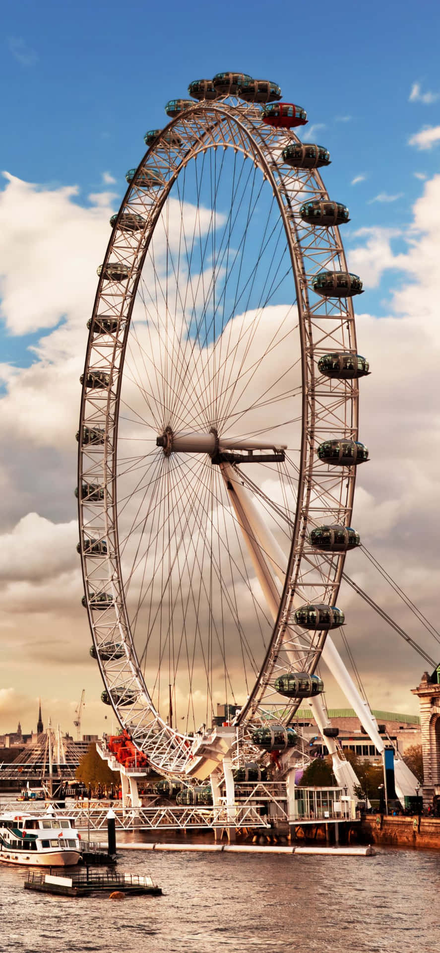 Londoneye Är Ett Känt Landmärke I London Och Erbjuder Fantastisk Utsikt. En Bild Av London Eye Ferris Wheel Skulle Göra En Vacker Bakgrund På Din Datorskärm Eller Mobil. Prova Det Idag! Wallpaper