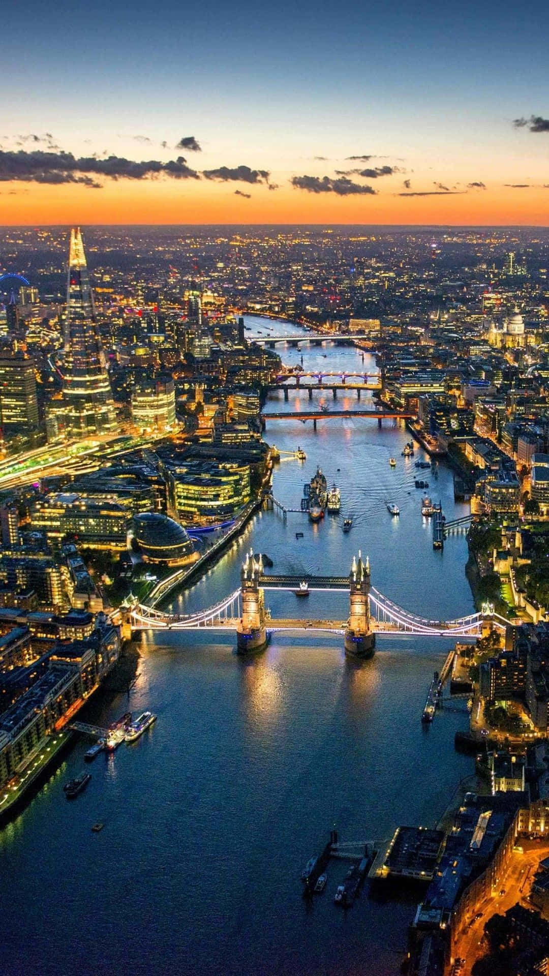 "Experience London Right in Your Palm" Wallpaper