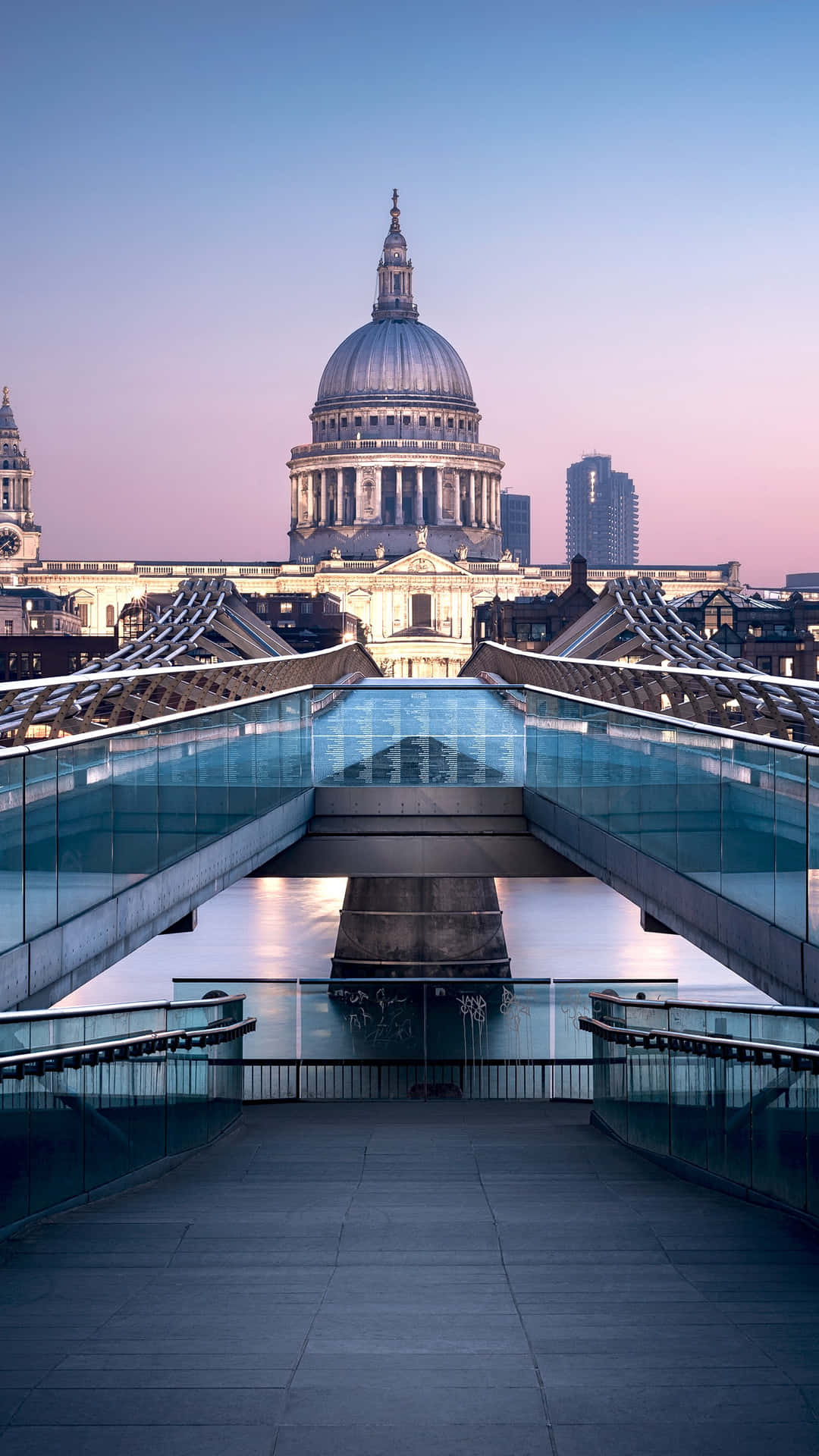 Discover London's sights on your iPhone Wallpaper