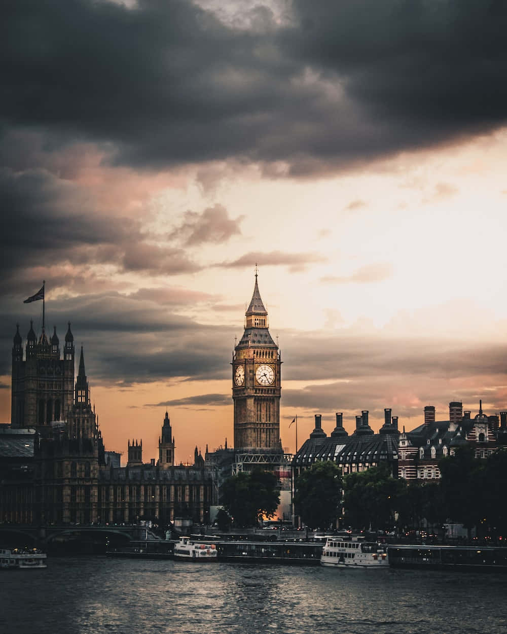 Londonerskyline Leuchtet Im Herrlichen Sonnenuntergang