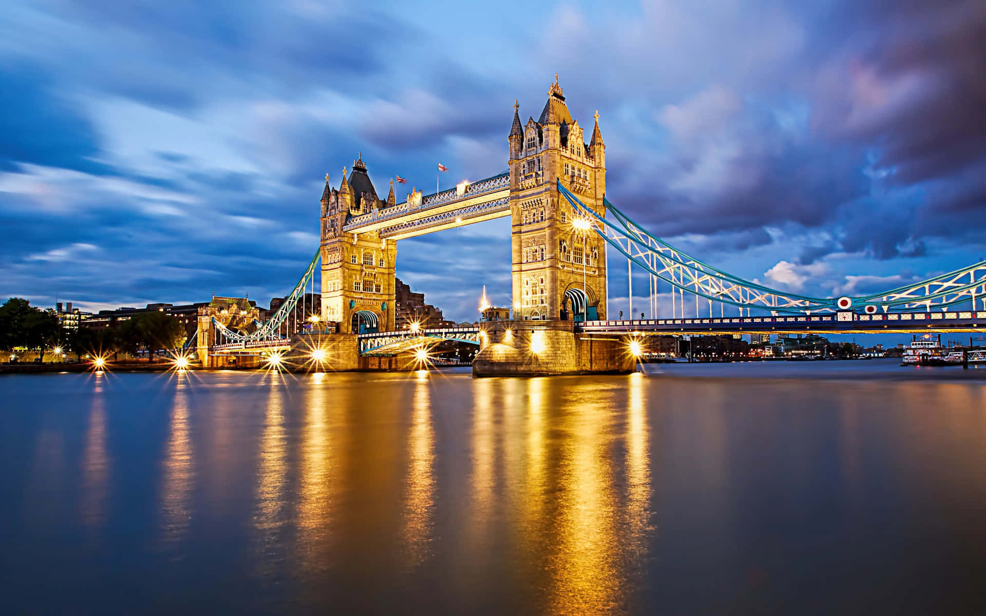 London's Iconic Buildings Illuminated Under Starlit Skies