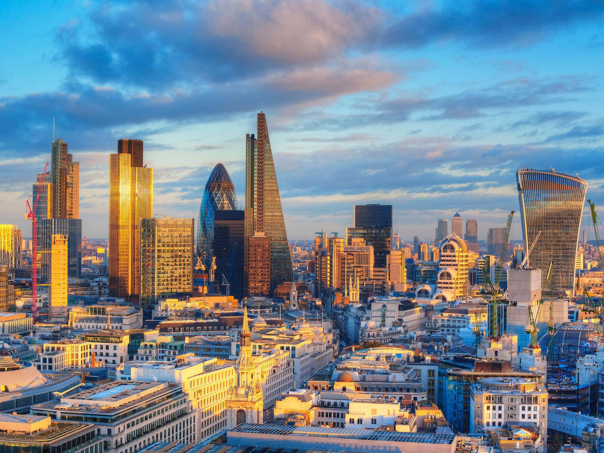Londonerstadtpanorama Bei Sonnenuntergang Mit Wolkenkratzern Und Gebäuden