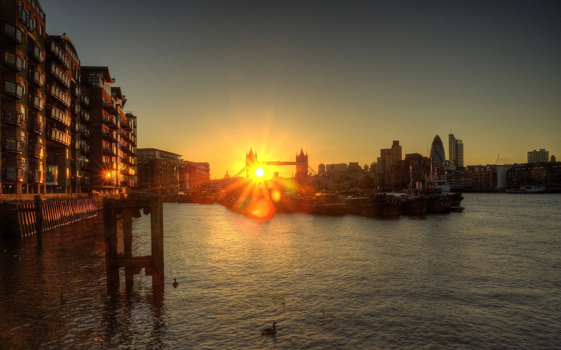 London Sunset In Thames Picture