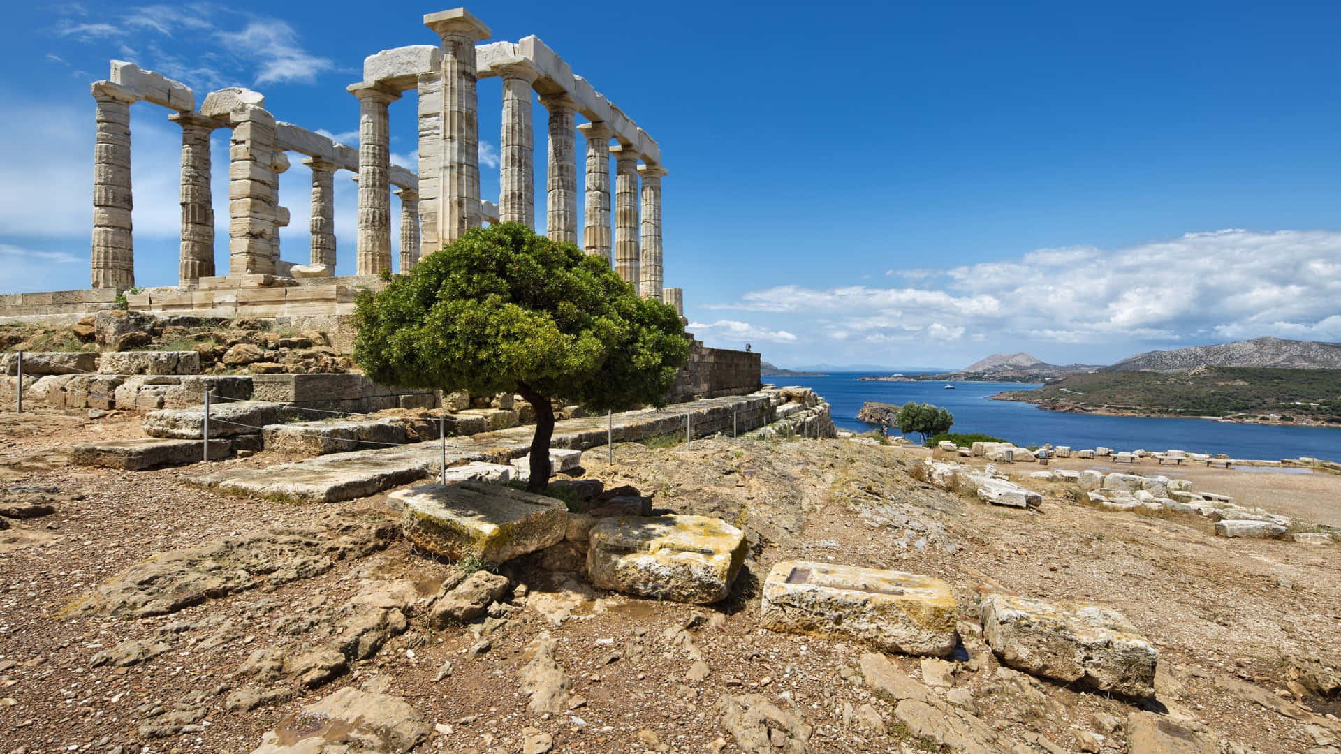 Ensamträdi Ruiner, Sounion. (this Would Be A Possible Translation For A Computer Or Mobile Wallpaper Featuring A Lone Tree In Ruins With The Title 